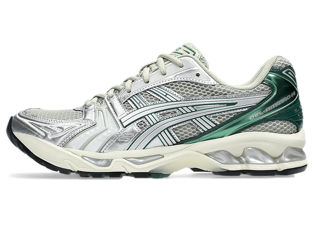Asics GEL-KAYANO 14 løpesko i grønn og sølv med ventilerte overflater og støtdempende midtsåle.