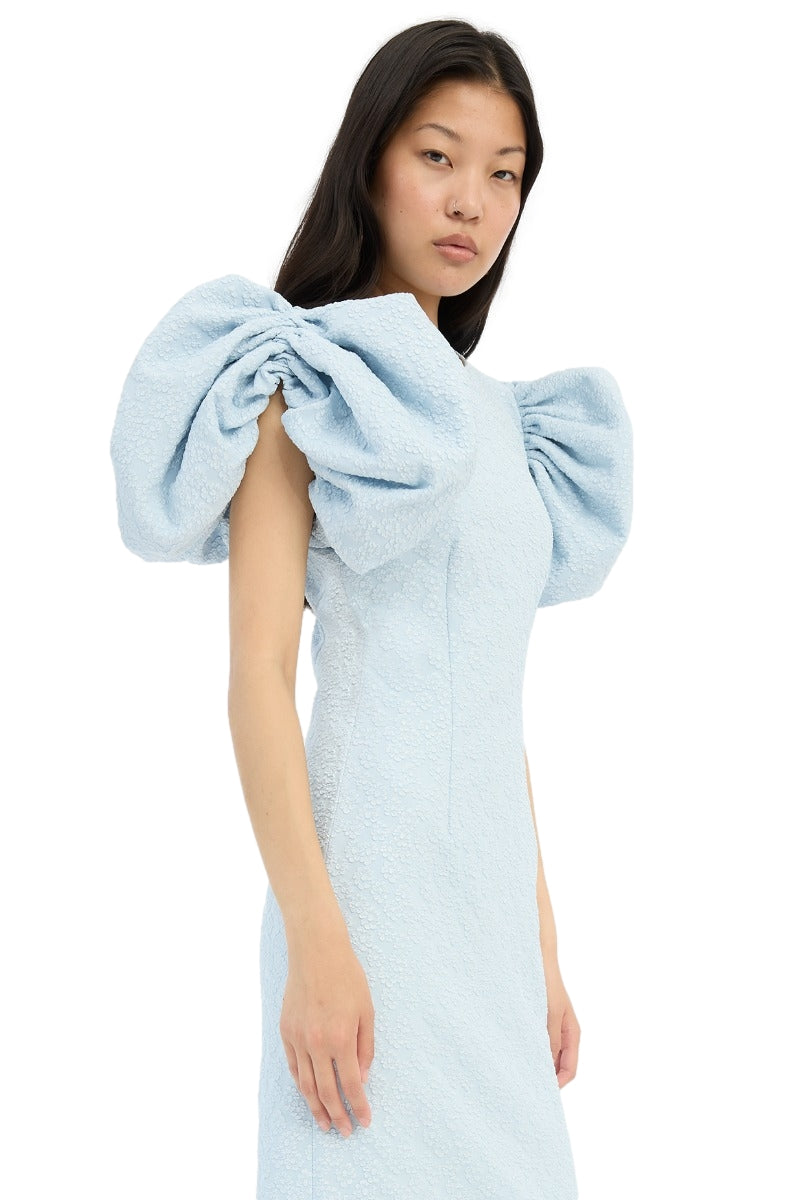 ROTATE Jacquard Midi Puffy Dress Kjole Lyseblå - modostore.no