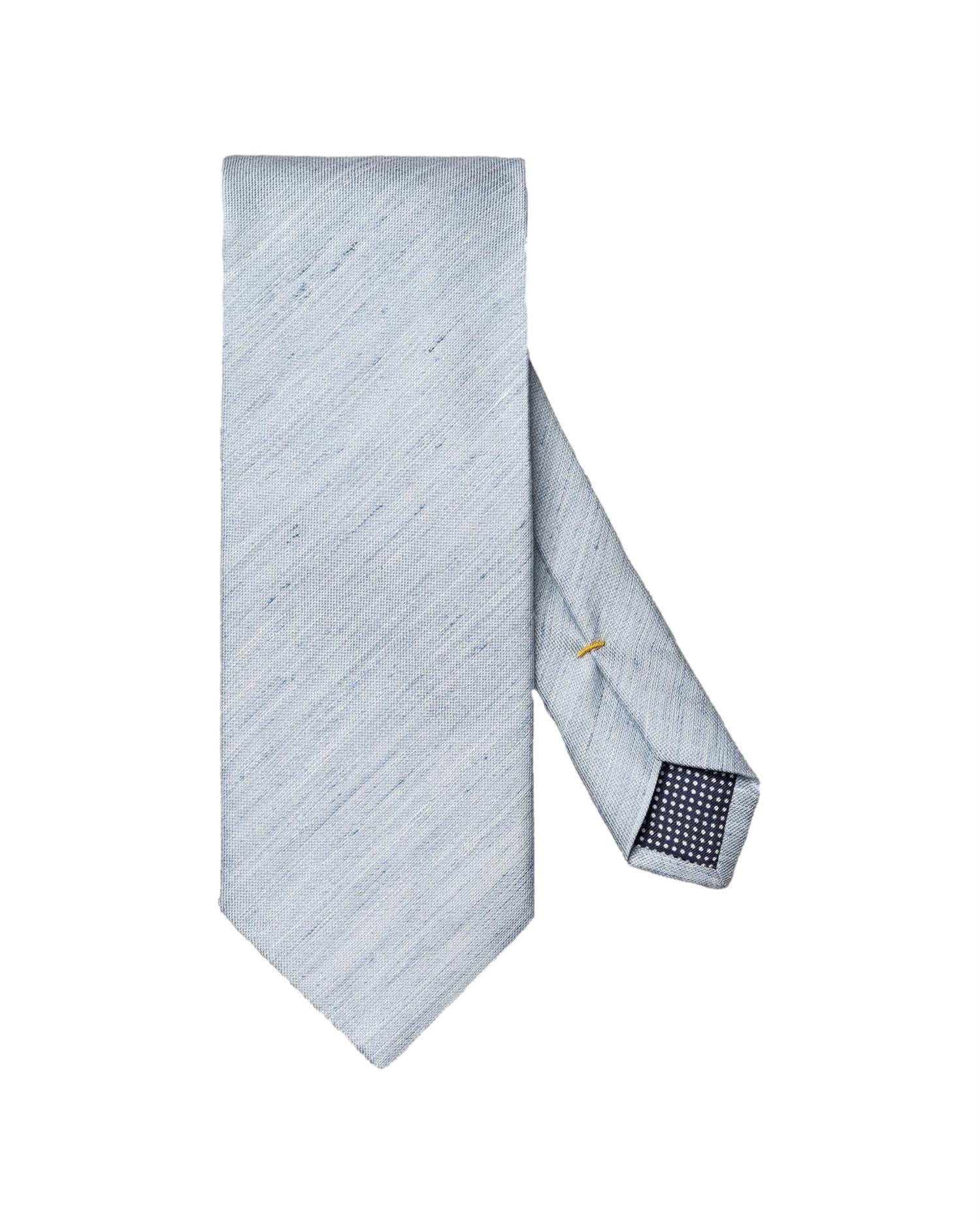 Eton lys blå slips i lin og silke med vevd tekstur, elegant og glatt stoff, perfekt for formelle anledninger