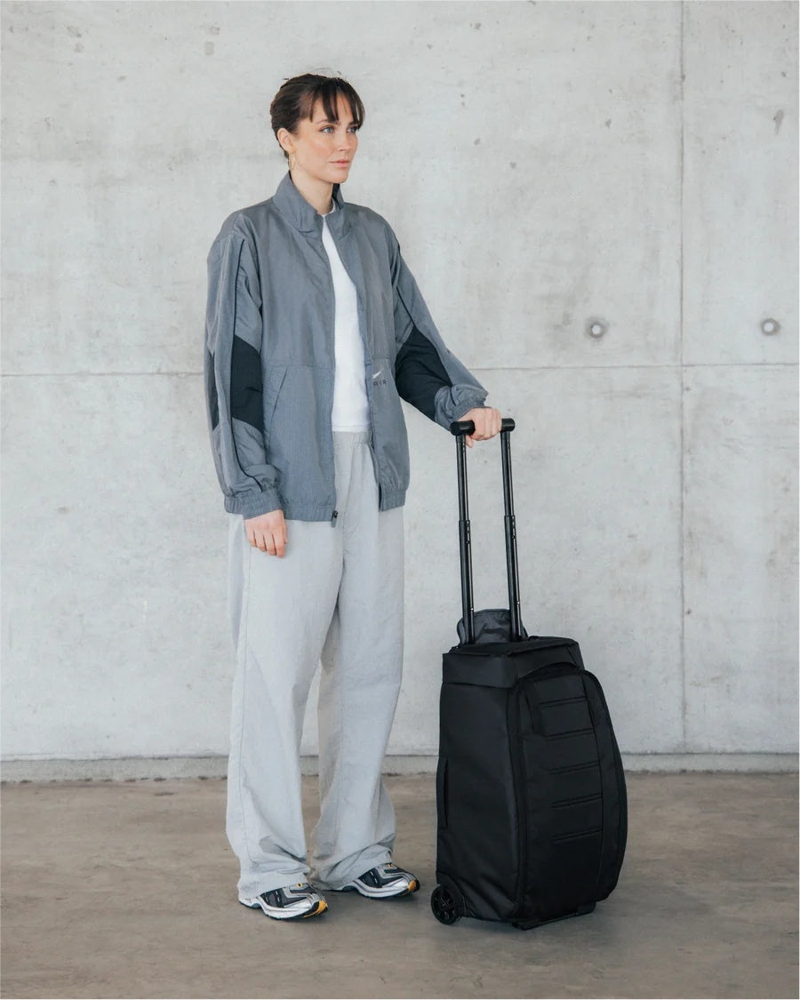 Db Hugger Roller Bag 40L Trillebag Sort - modostore.no