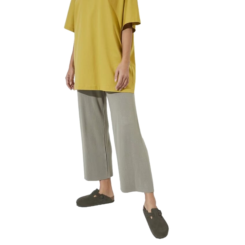 Birkenstock Boston suede smal sko i grønn med komfortable design og justerbar stropp, perfekt for hverdagsbruk.