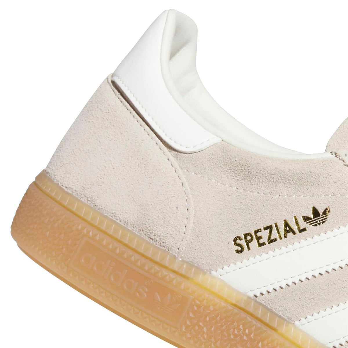 Adidas Handball Spezial KZ6703 sko i beige, nærbilde av skodesignet og materialet, sportssko for håndball.