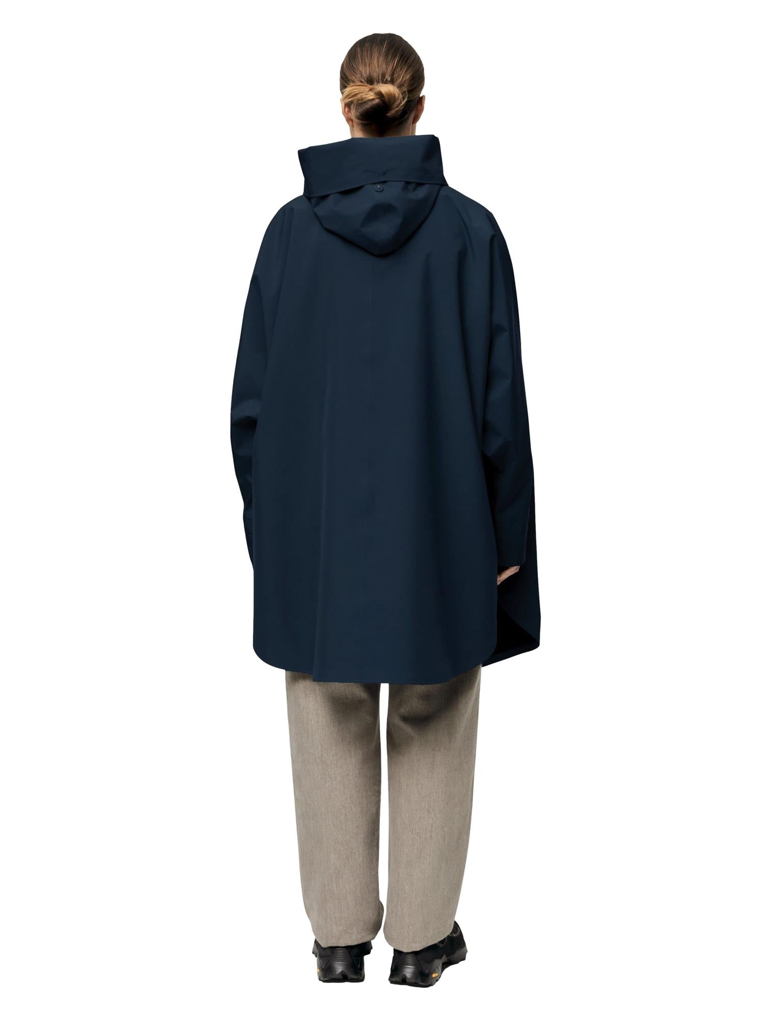Blæst Bergen Poncho Dark Navy Jakke Mørkeblå - modostore.no