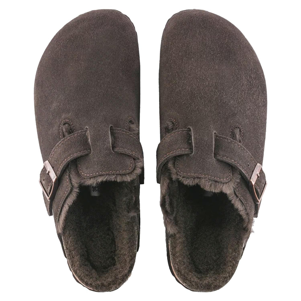 Birkenstock Boston Shearling smale mocca sko i brun med lammeskinn, komfortabelt og stilfullt for hverdagsbruk.