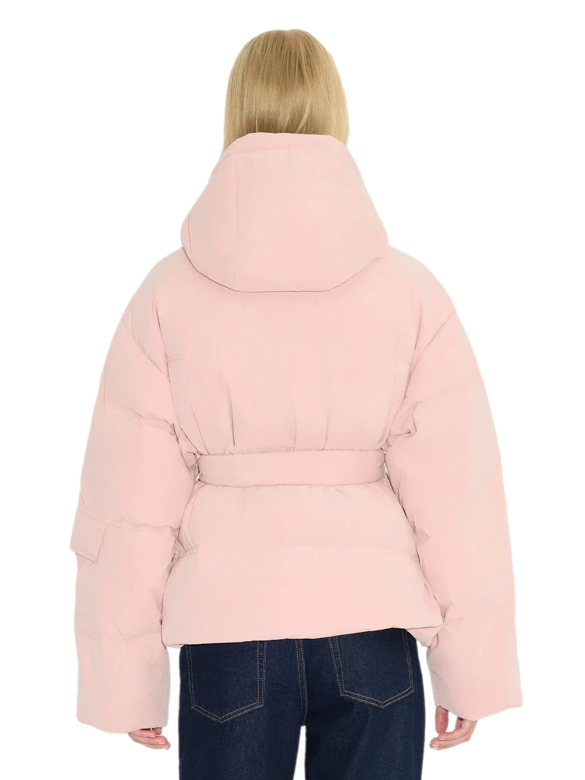 Holzweiler Steilia brushed down jakke i lys rosa, lett og varm med myk tekstur, vist foran på modellen.