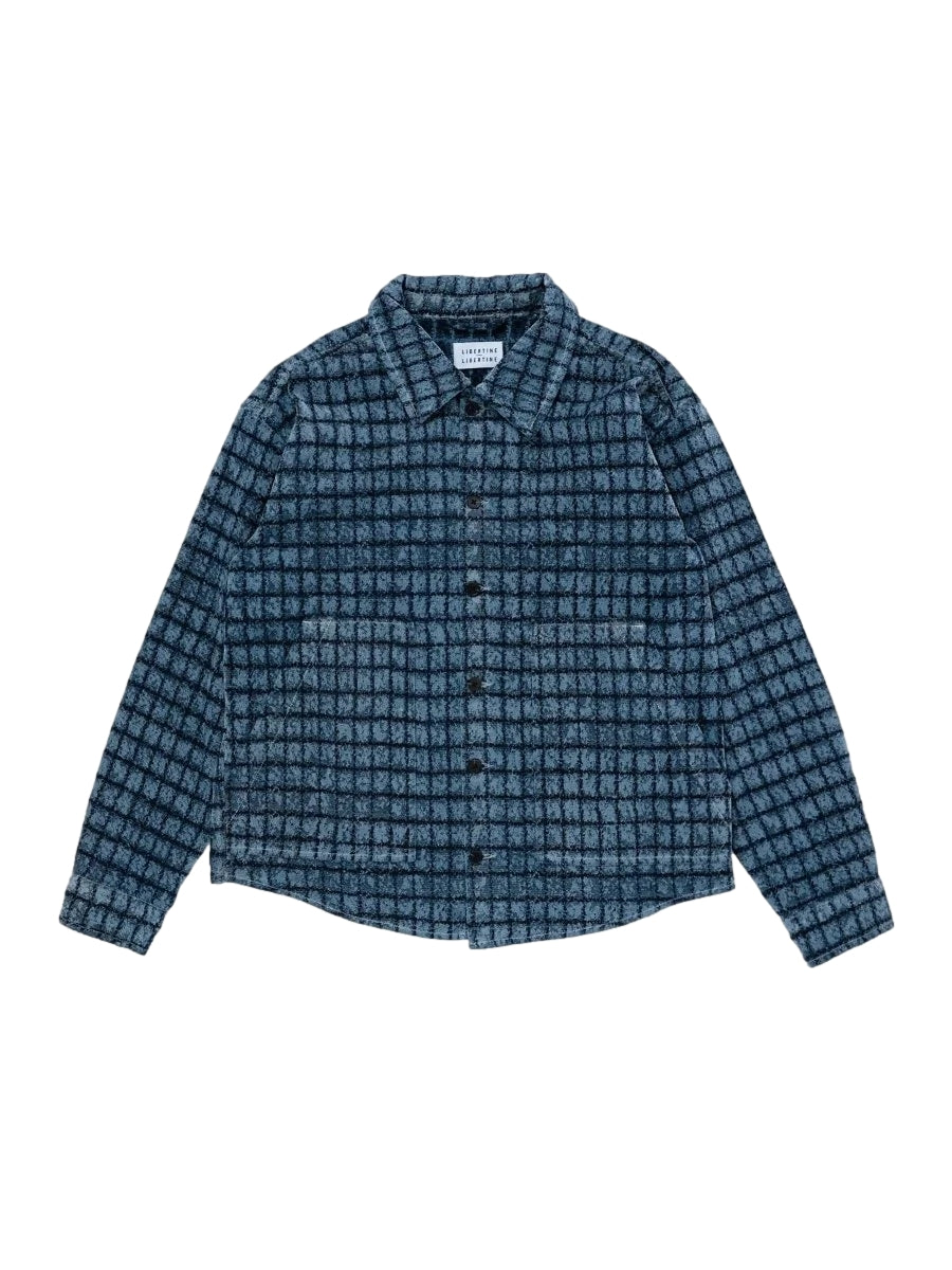 Blå Libertine Libertine manuell skjorte med knappestolpe og krage, vist på modell, i et casual antrekk.