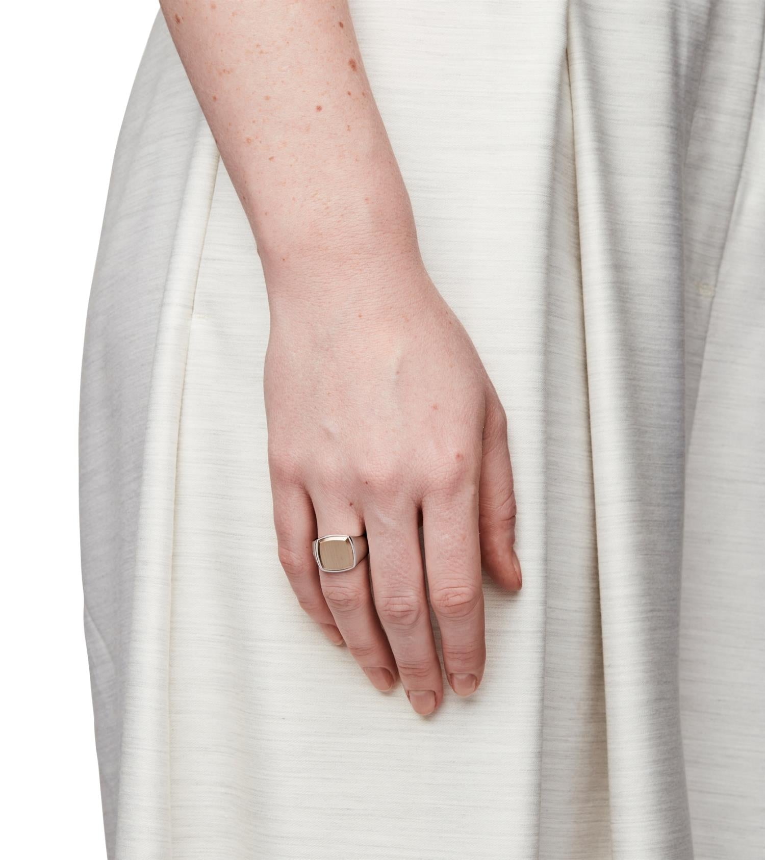 Tom Wood The Cushion Goldtop Ring Gull - modostore.no