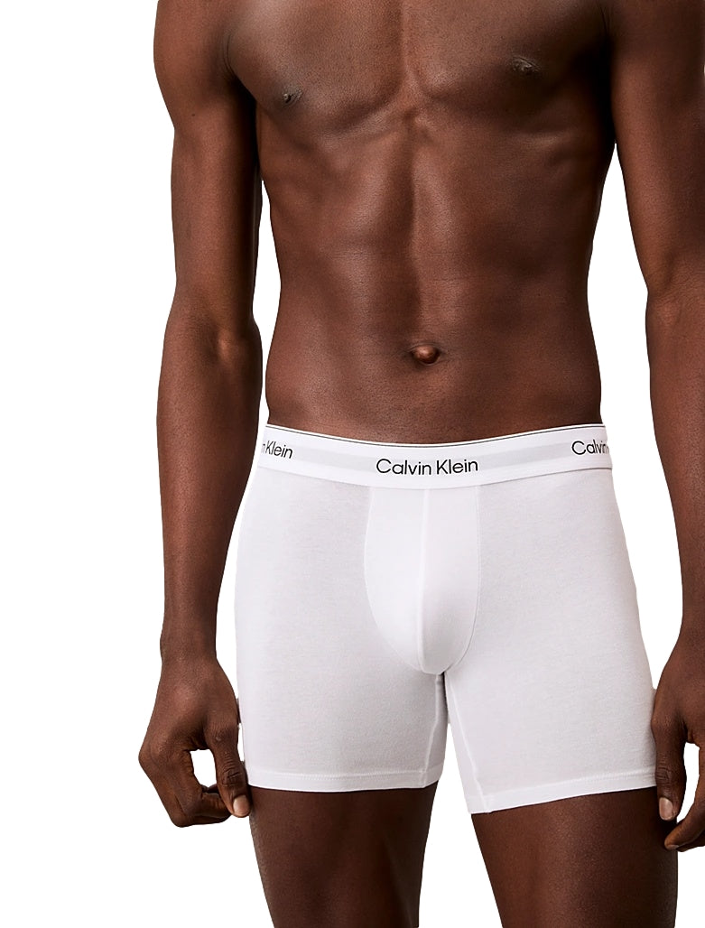 Hvite Calvin Klein Underwear Icon Boxer Briefs i 3-pakning, komfortable og stilige boxershorts for menn.