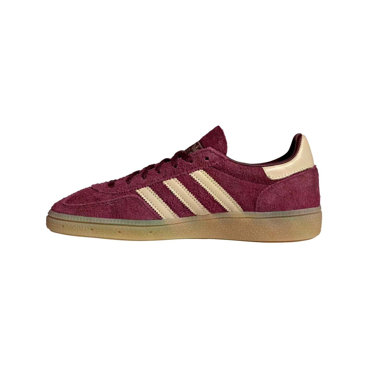 Adidas Handball Spezial W KK0929 sko i burgunder med hvite detaljer, vist fra siden med lissesåle.