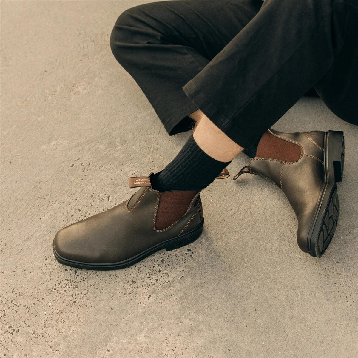 Blundstone 062 Chelsea boots i brun med lær og elastiske sider, stilfulle dress sko for menn.