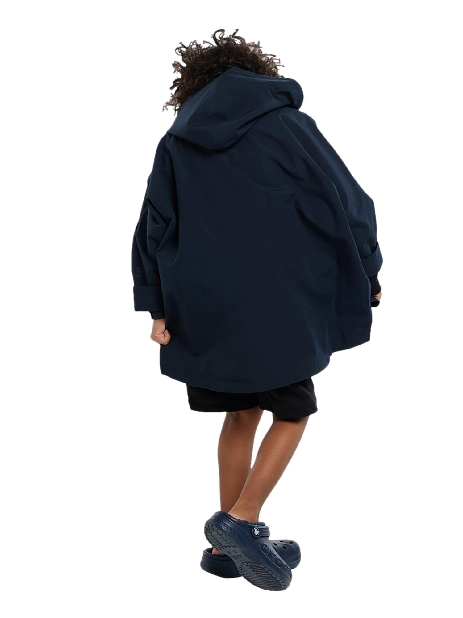 Blæst Aalesund Mini Poncho Dark Navy Jakke Navy - modostore.no