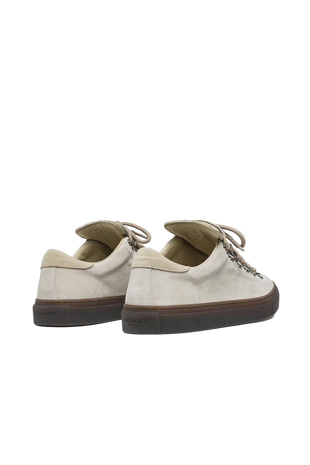 Diemme Marostica Low Almond Suede Sko i off-white med lav profil og komfortabel design, vist i bilde.