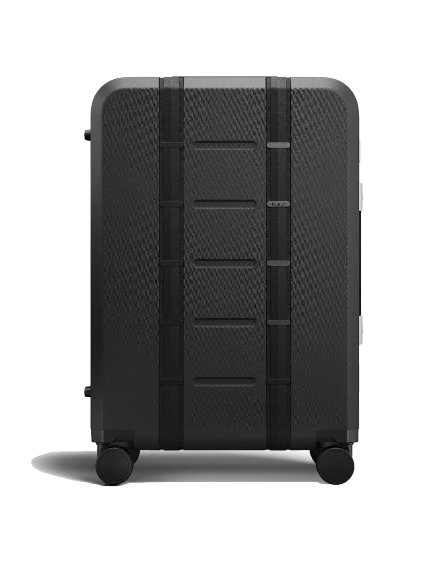 Db Ramverk Pro Check-In Luggage Medium Koffert Sort - modostore.no