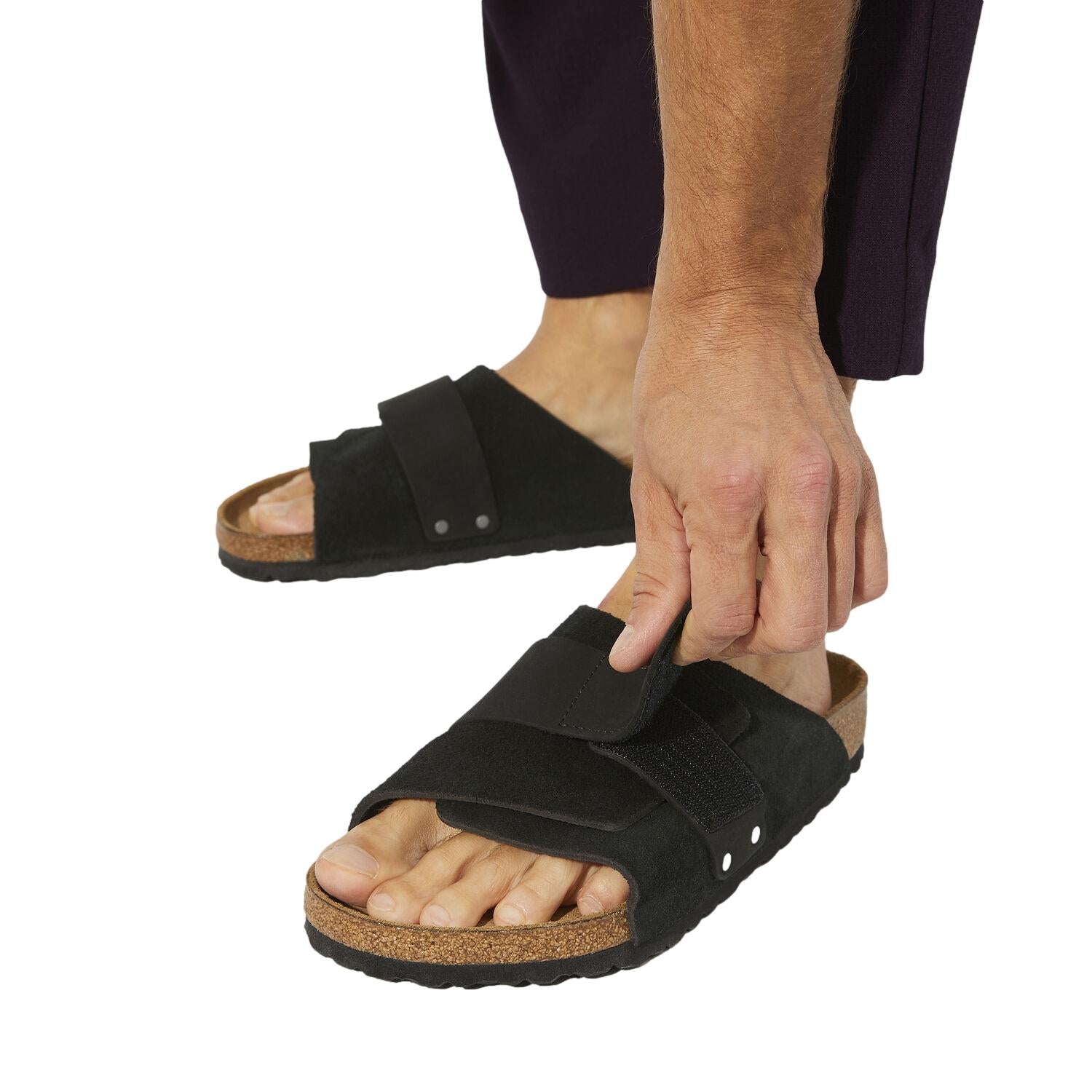 Birkenstock Kyoto nubuck og semsket skinnsko i sort, komfortable og stilige med regulær passform, vist fra siden.