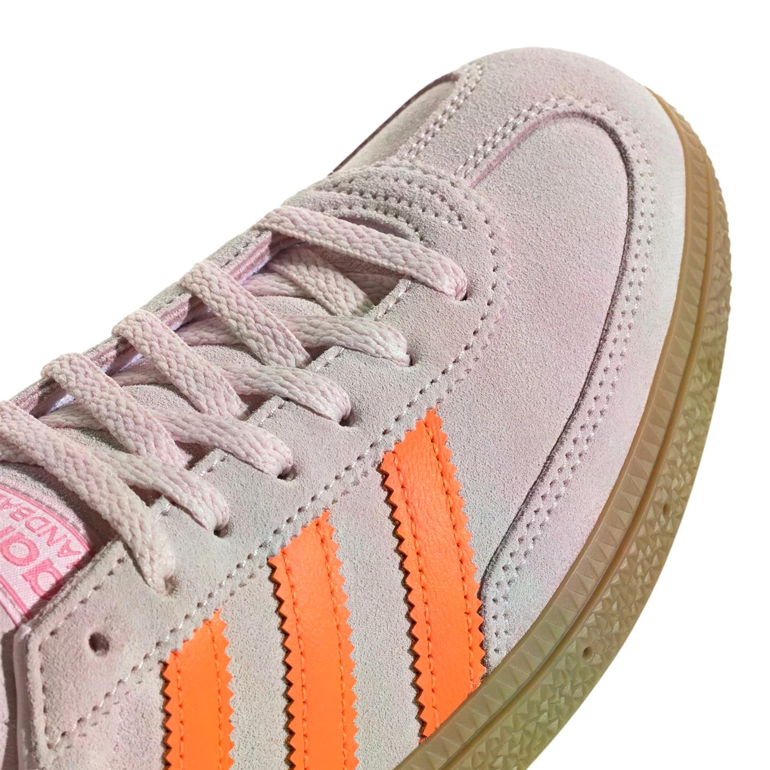 Adidas Handball Spezial W JS0250 rosa sko med hvit detalj, sportssko for håndball og fritid.