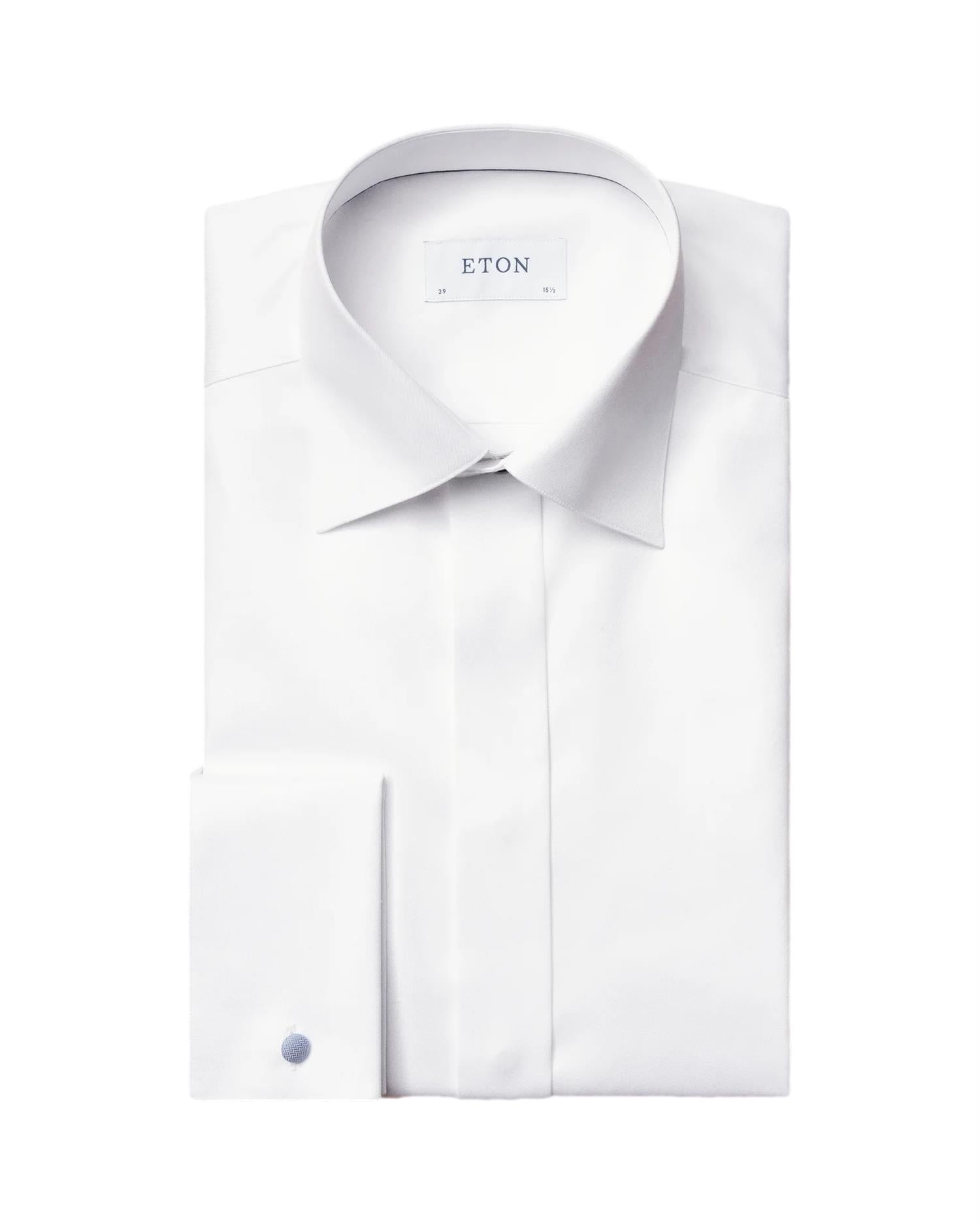 Hvit Eton 3000 Slim Evening Signature Twill Skjorte med klassisk passform og fin tekstur, vist på modell.