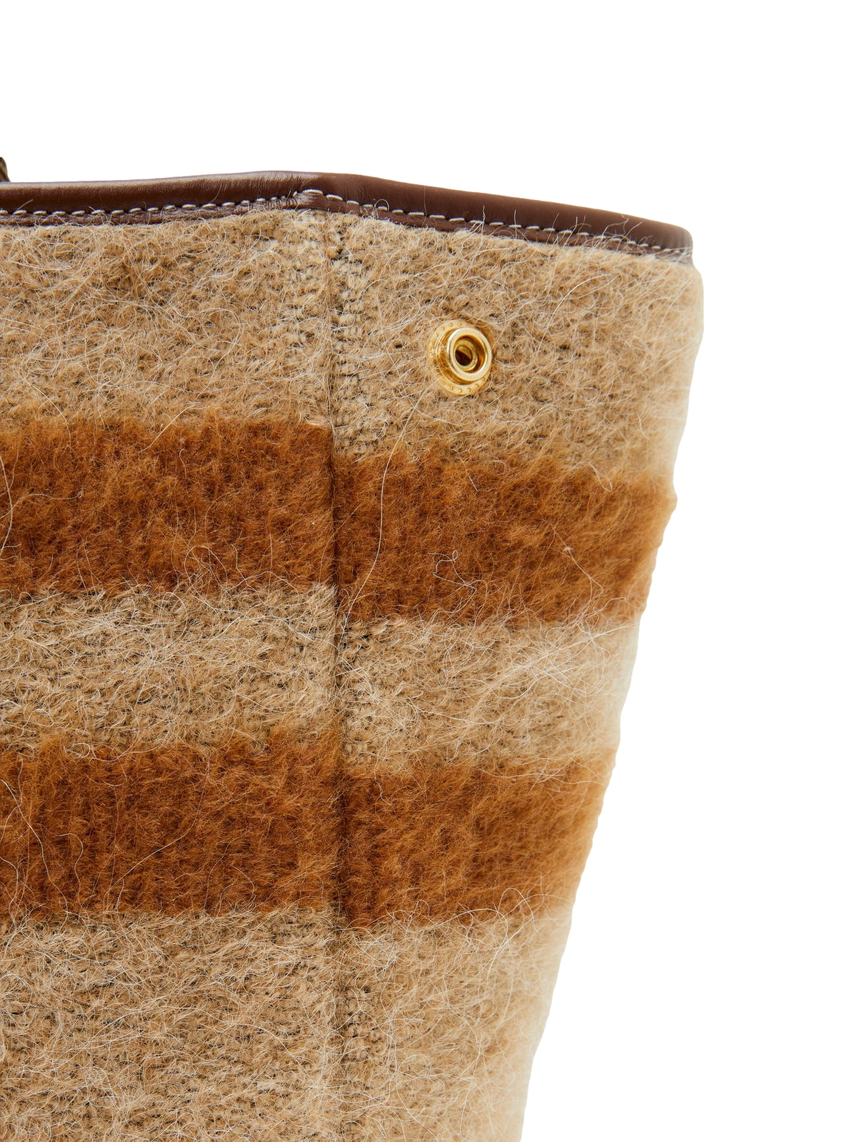 Beige veske fra Rue de Verneuil med mønster, laget av Mongolian Blanket 02, med skulderreim og romslig design.