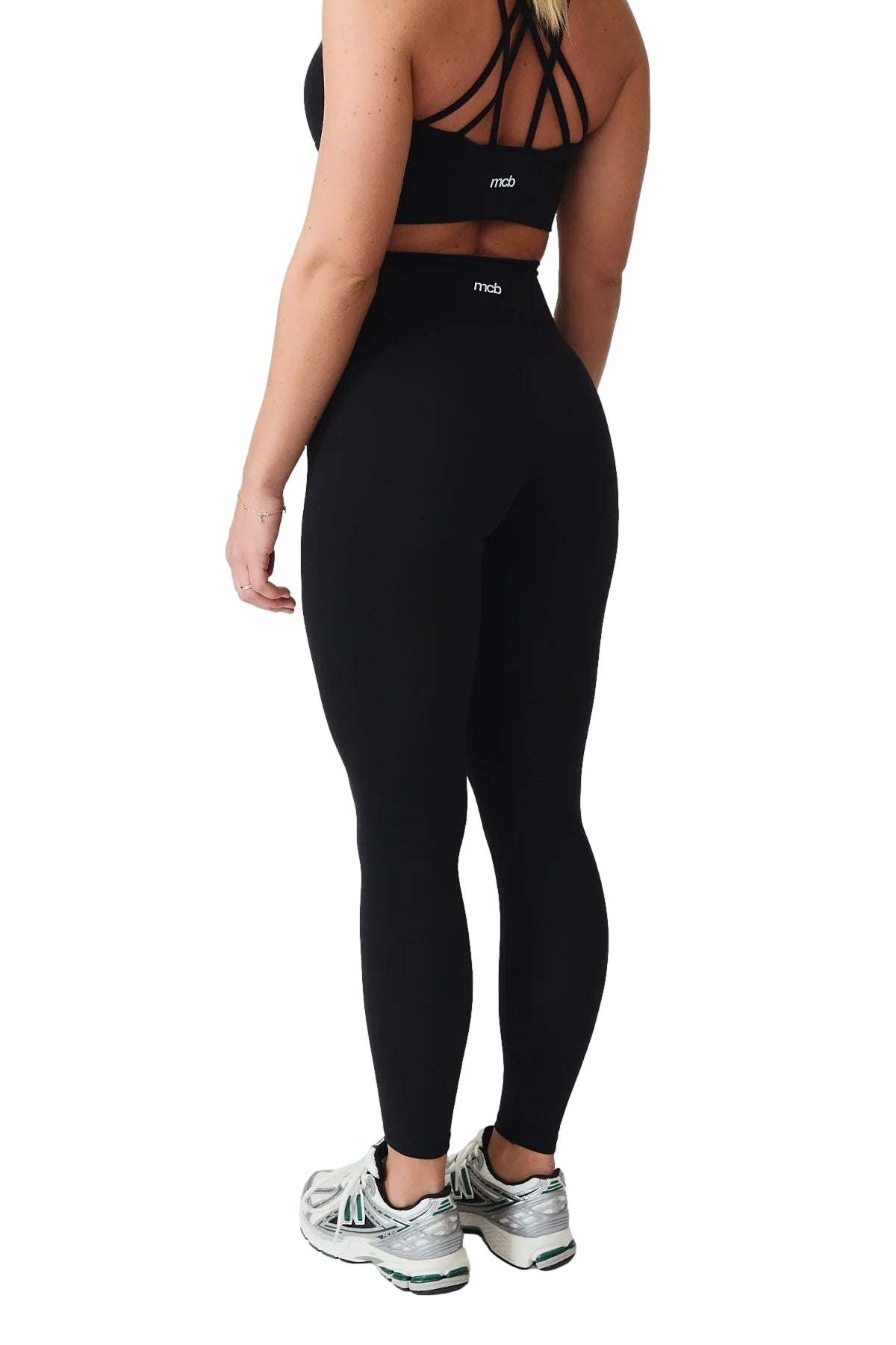 Svart MCB Sportswear Base Tights, komfortable treningsbukser for trening og fritid, med elastisk stoff og passform.