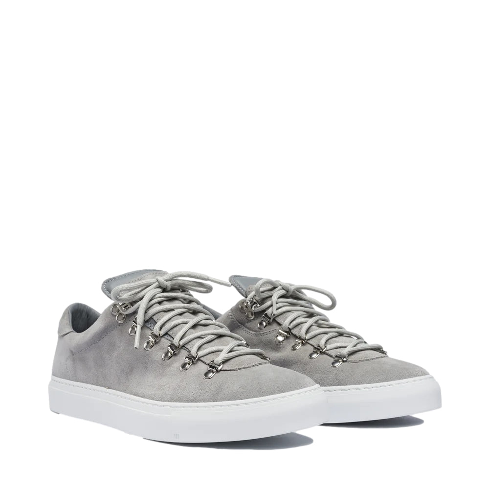 Diemme Marostica lave grå semskede sko for menn, nærbilde av de grå suede skoene med detaljert tekstur og design.