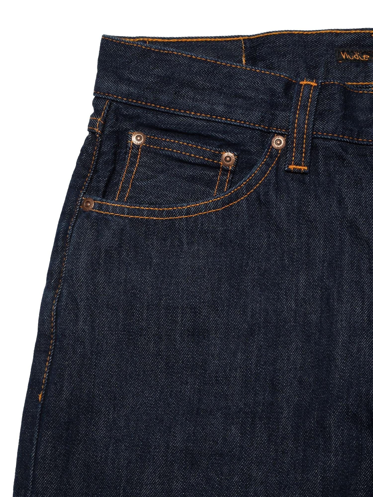 Nudie Jeans Rad Rufus blå jeans i denim med en slitt, vintage-inspirert stil, vist fra forsiden.