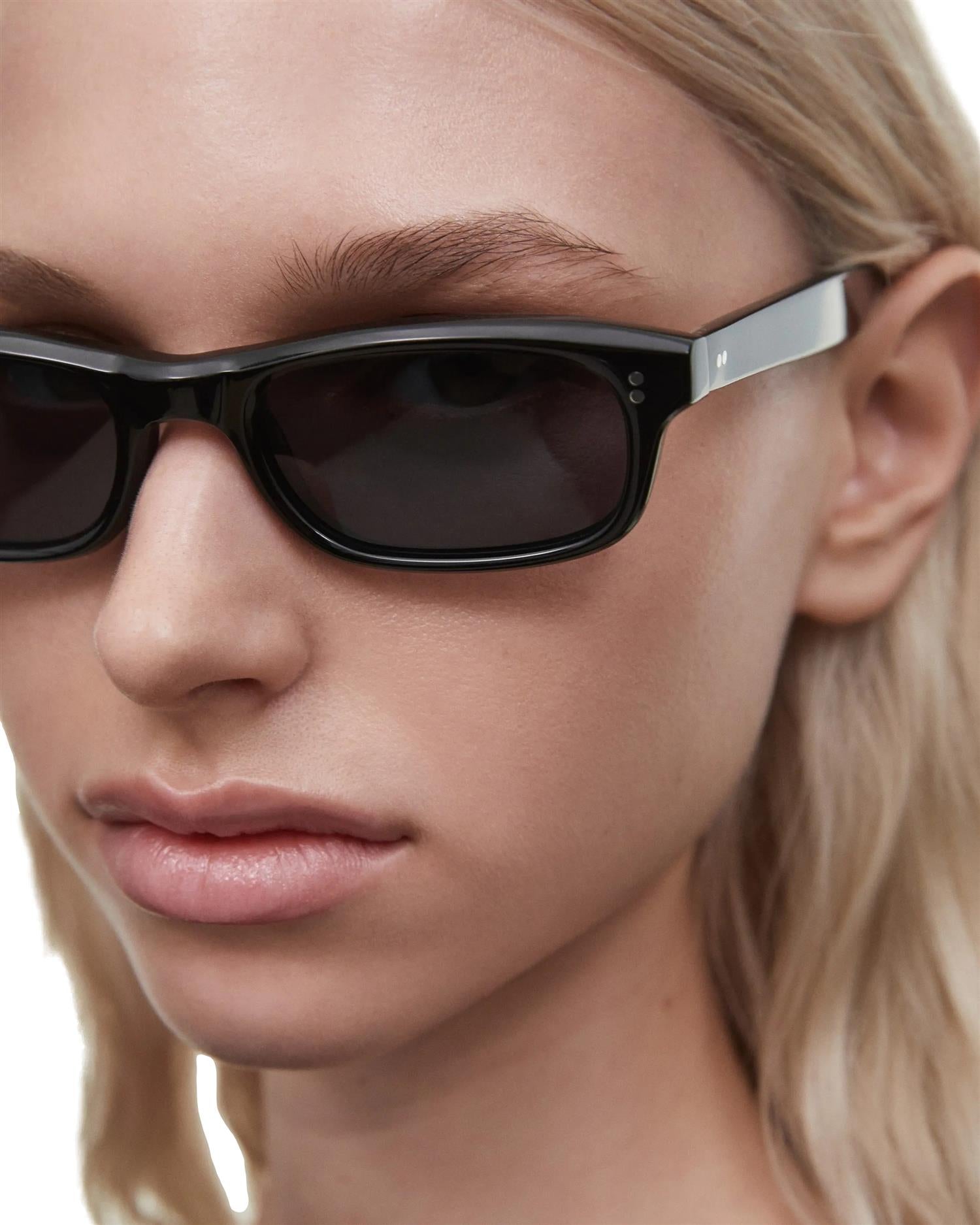 Chimi Eyewear Pin Solbriller Sort - modostore.no