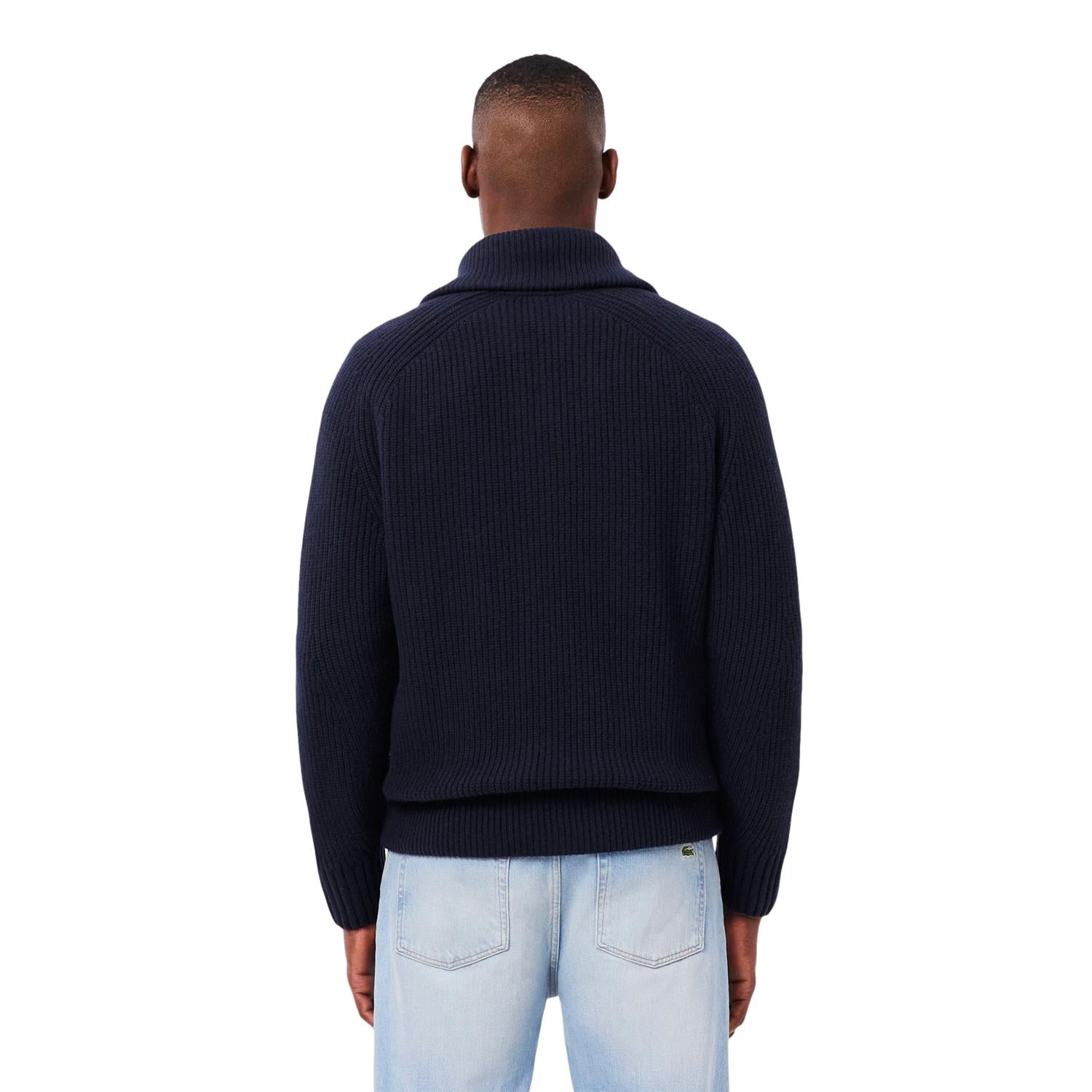 Lacoste ullcardigan med glidelås i mørkeblå, langermet og myk, vises på modell med krage og ribbede kanter