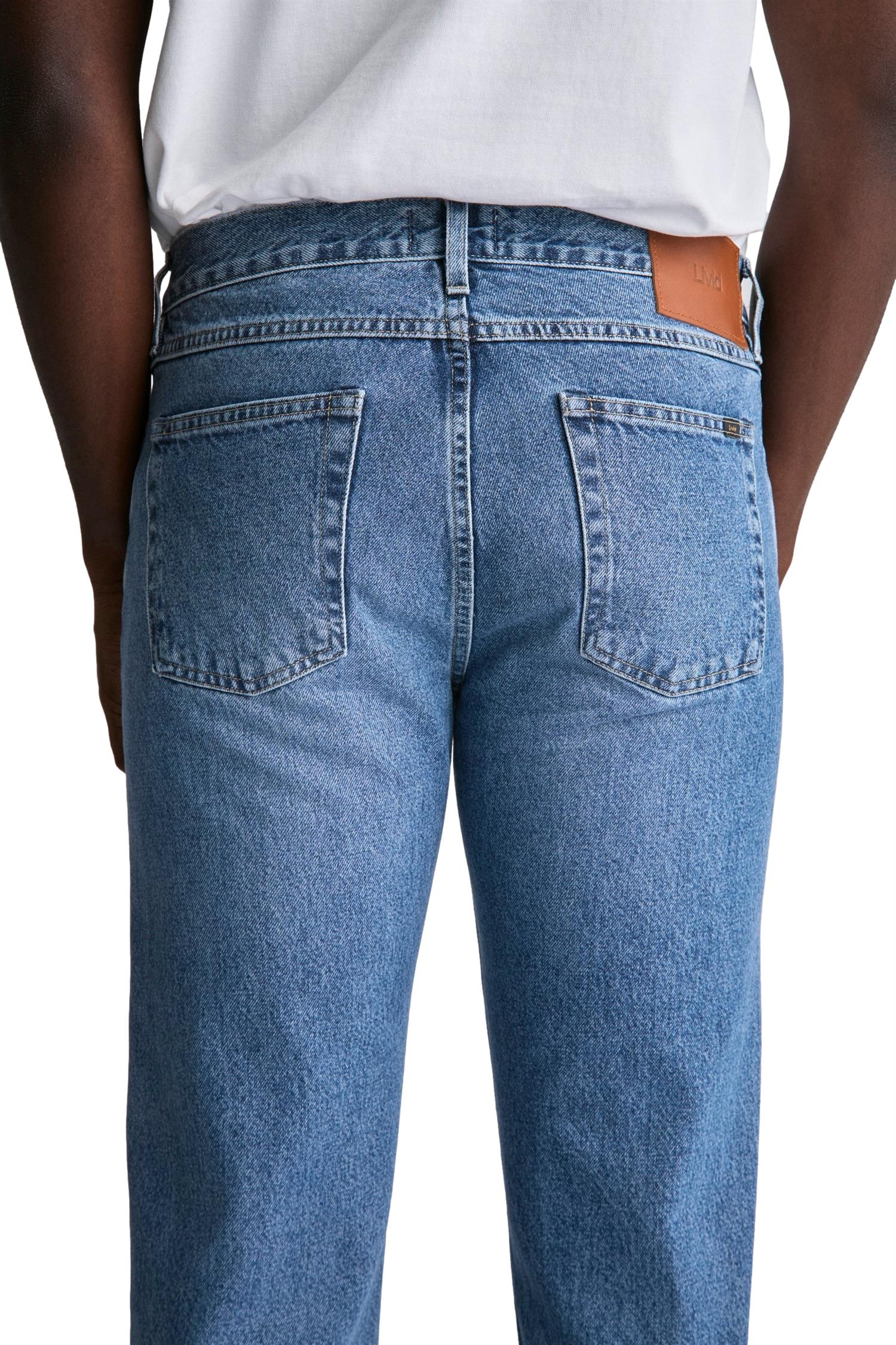 Livid Miko Japan nye blå jeans, klassisk stil, vises på bildet, med vanlig passform og blå vask.