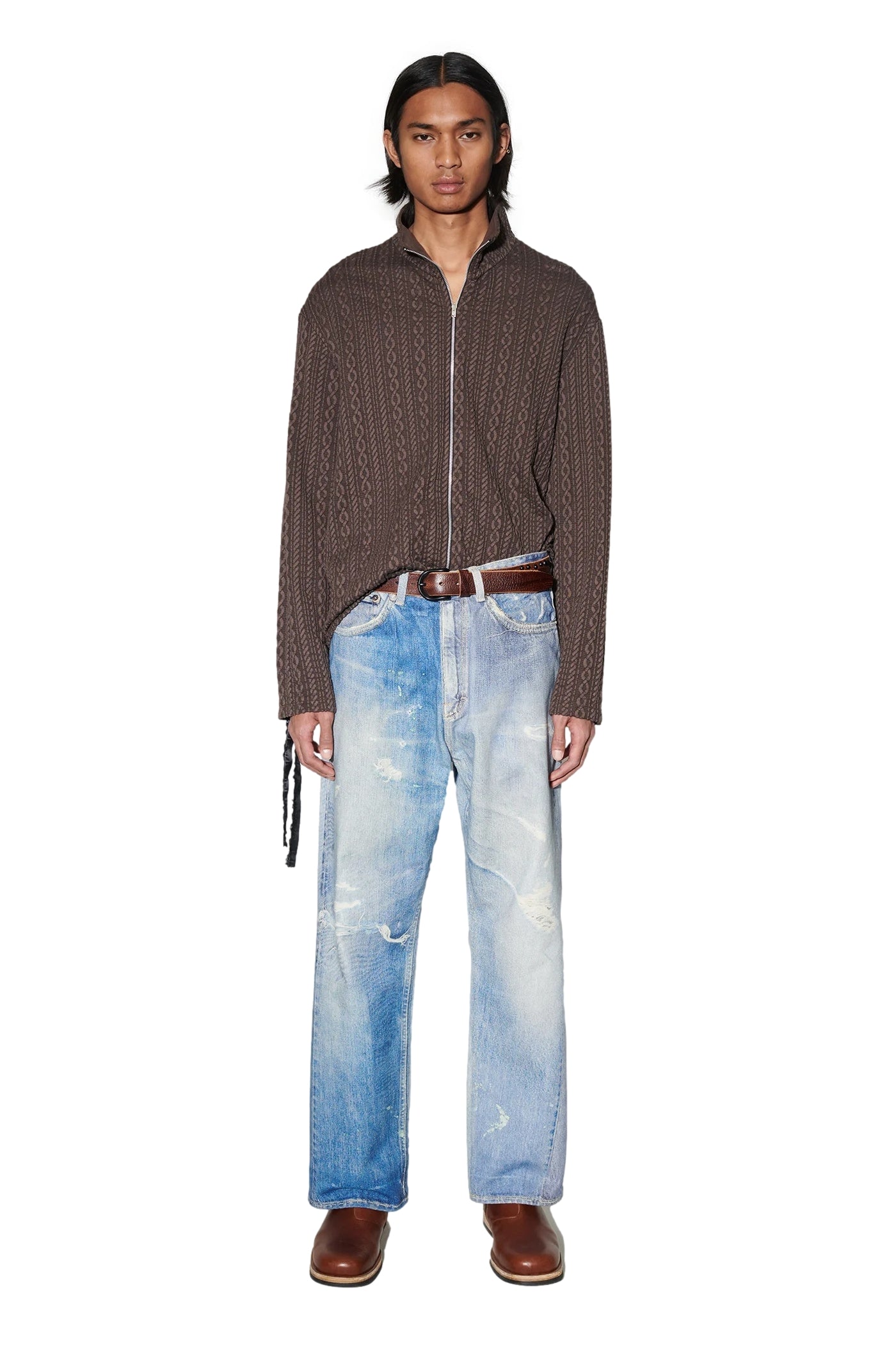 Blå Our Legacy Third Cut jeans vist fra foran med klassisk passform og synlige lommer.