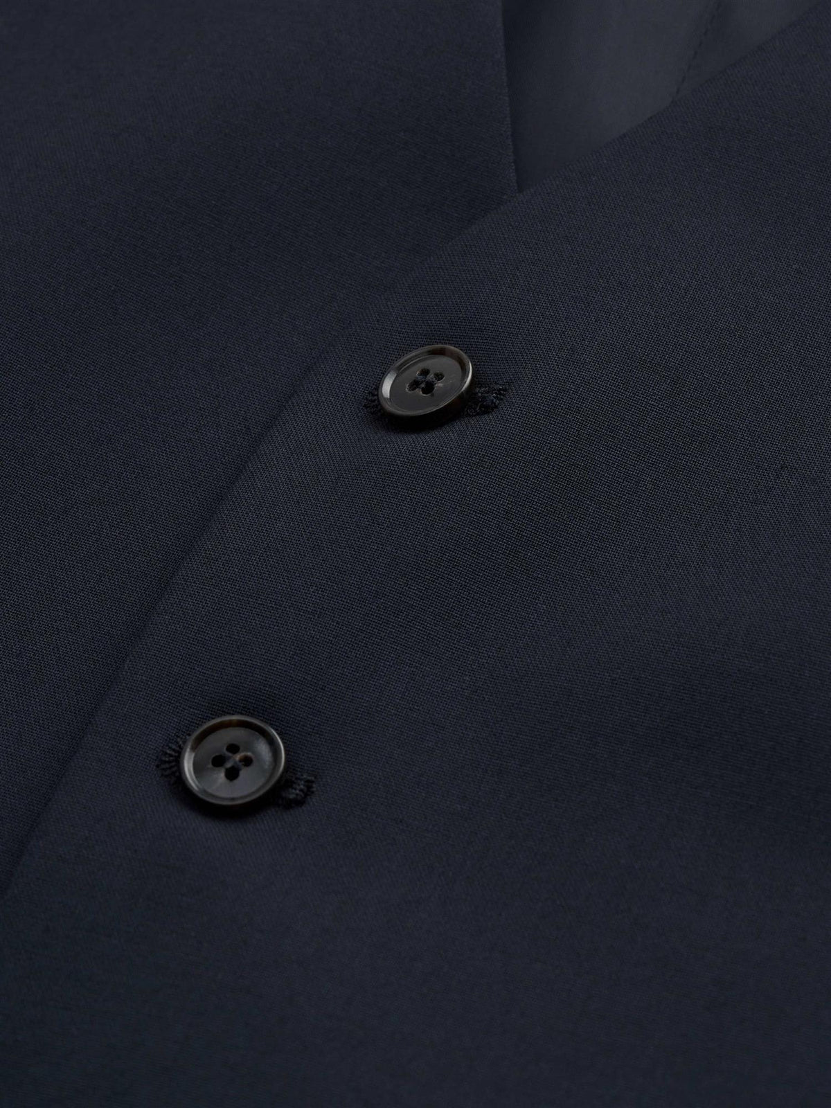 Marine blazer vest fra Tiger of Sweden Wayde Travel Suit, med fin passform og elegant design.