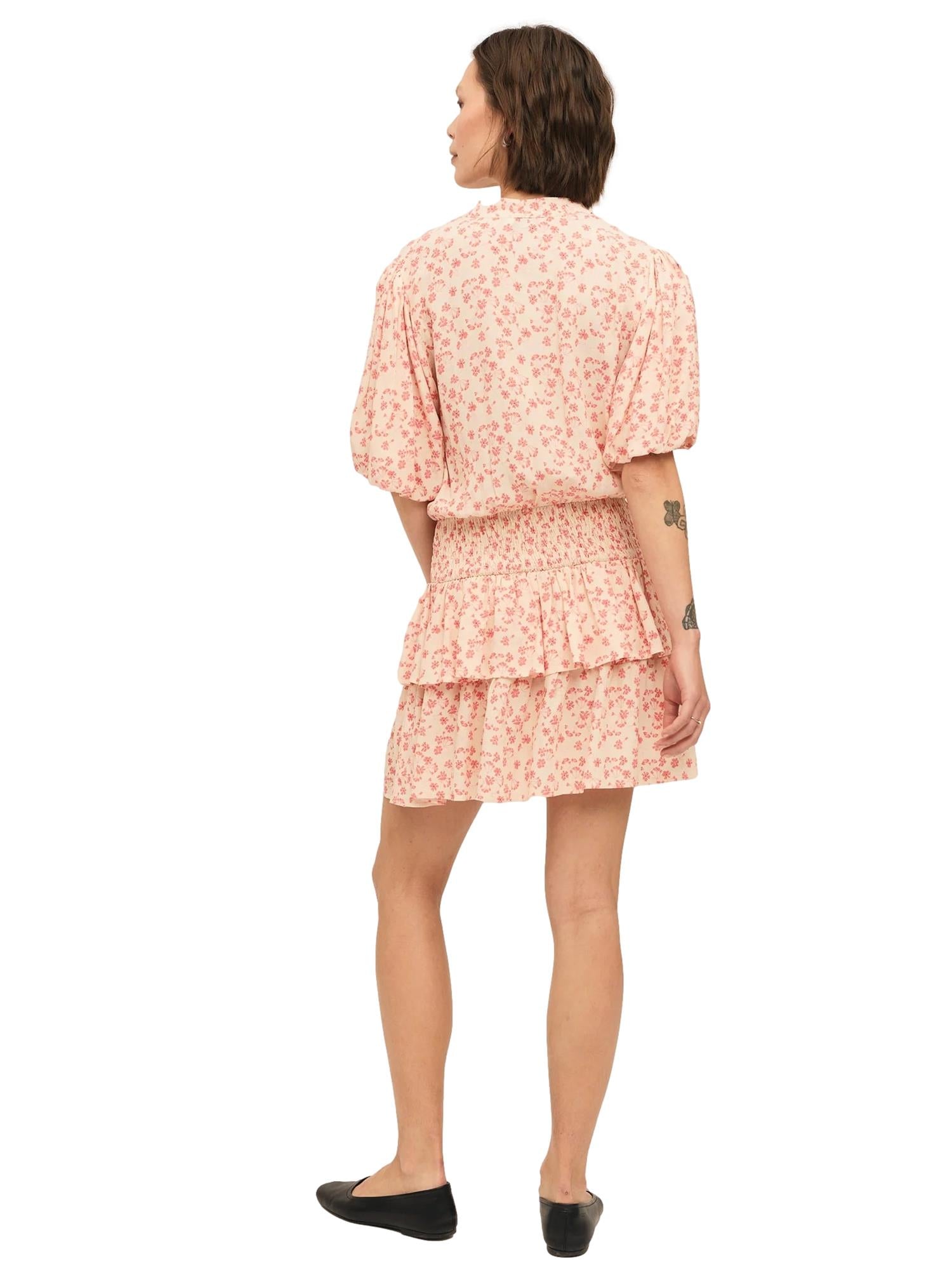 Once Untold Athilda Smock Dress Kjole Beige Og Rosa - modostore.no