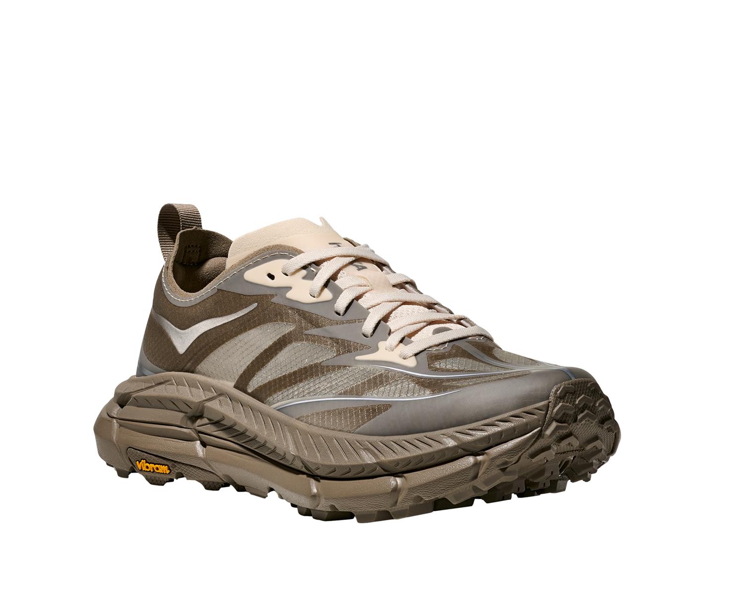 Lysebrune HOKA Mafate Speed 4 Lite TS løpesko med støttende design og luftige materialer, synlig i bildet.