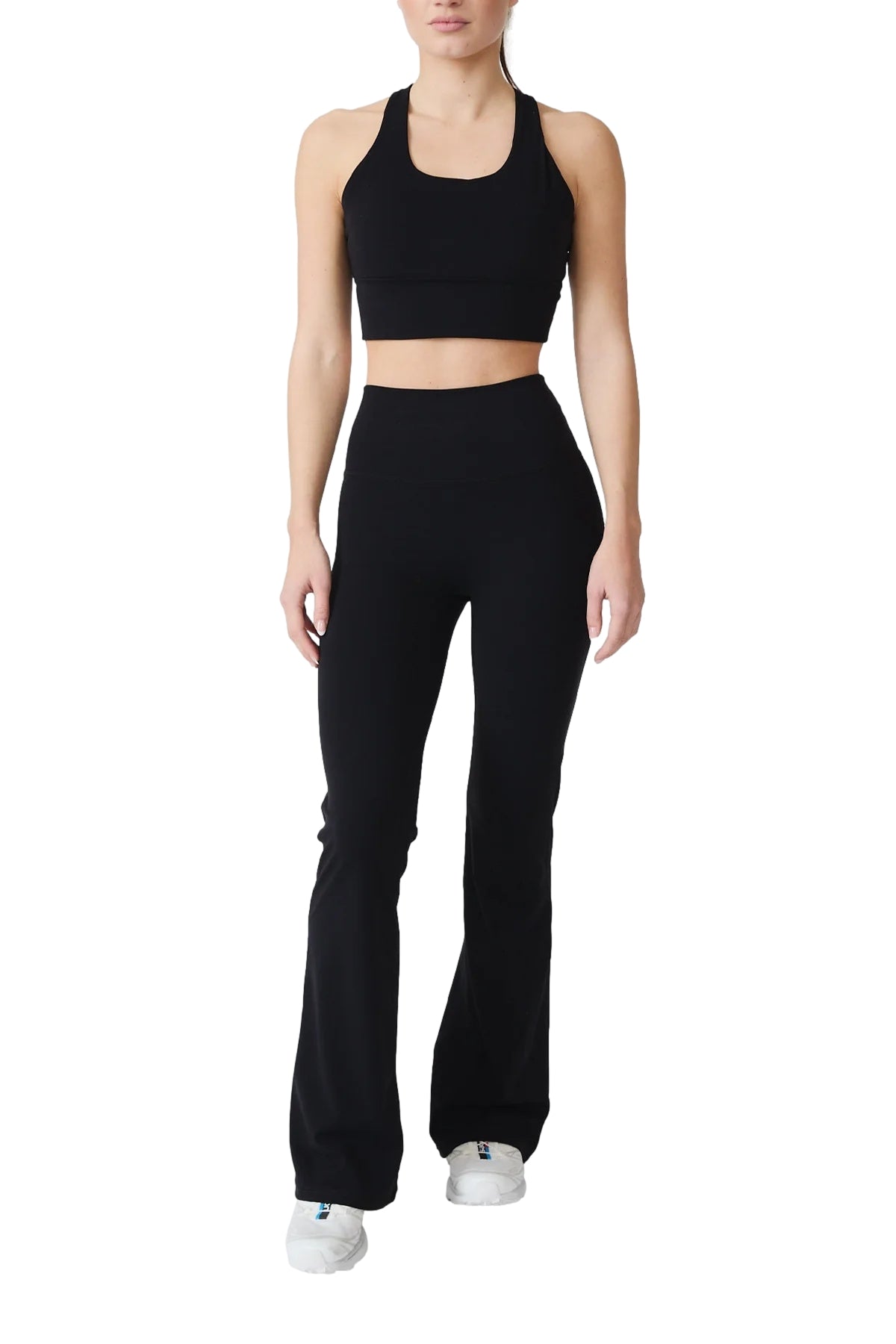 MCB Sportswear flare tights i svart, tettsittende treningstights med høyt liv og stretchmateriale, egnet for trening og fritid