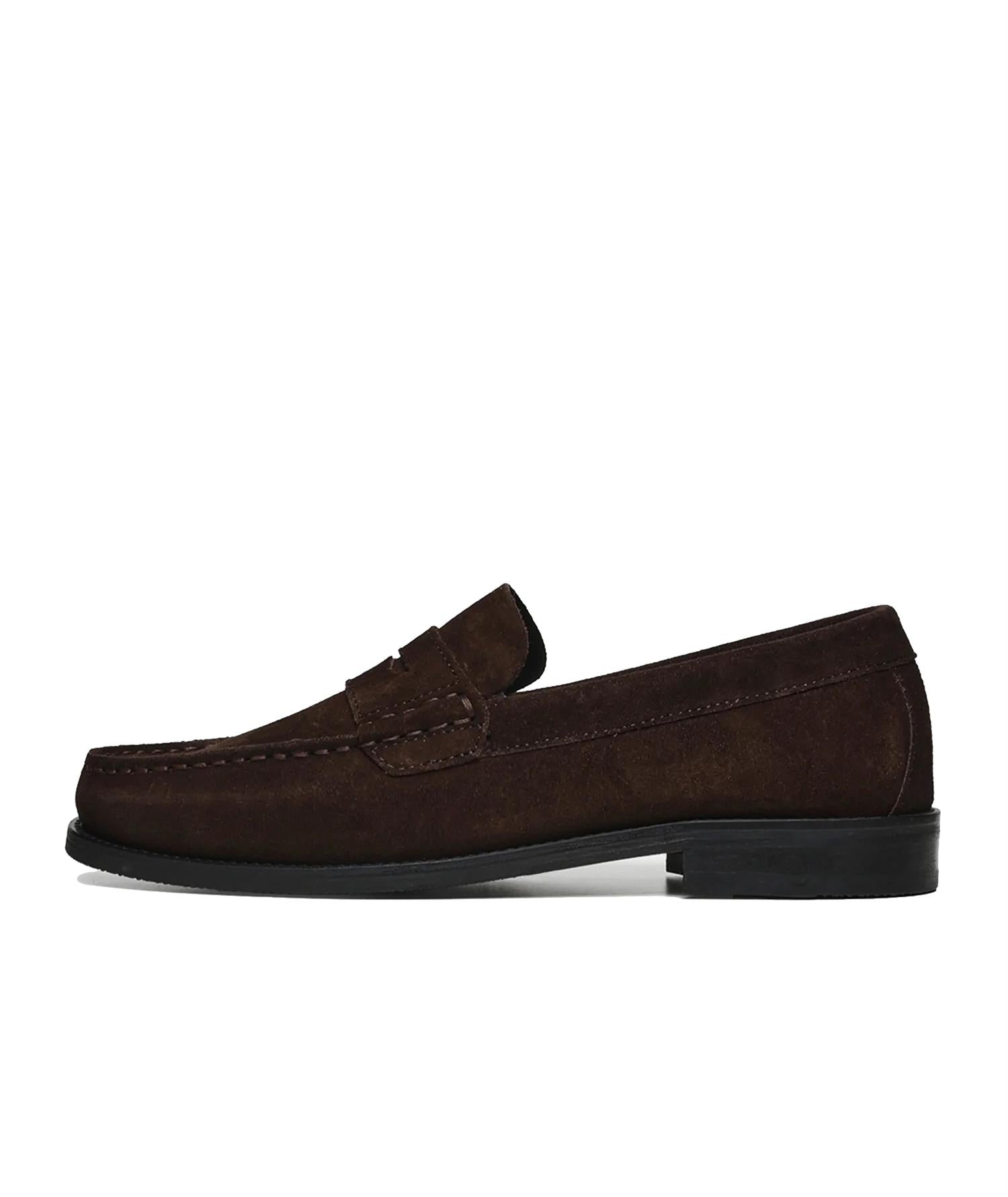 Brune Garment Project Miles Penny Loafer i semsket skinn, klassisk og komfortabelt skodesign for menn.