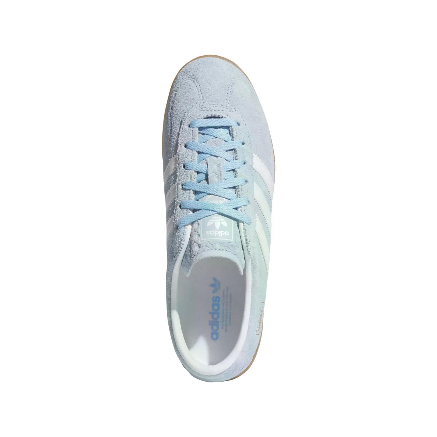 Lyseblå Adidas Gazelle Lo Pro W JR8893 sportssko for kvinner, med hvite detaljer og komfortabel passform.
