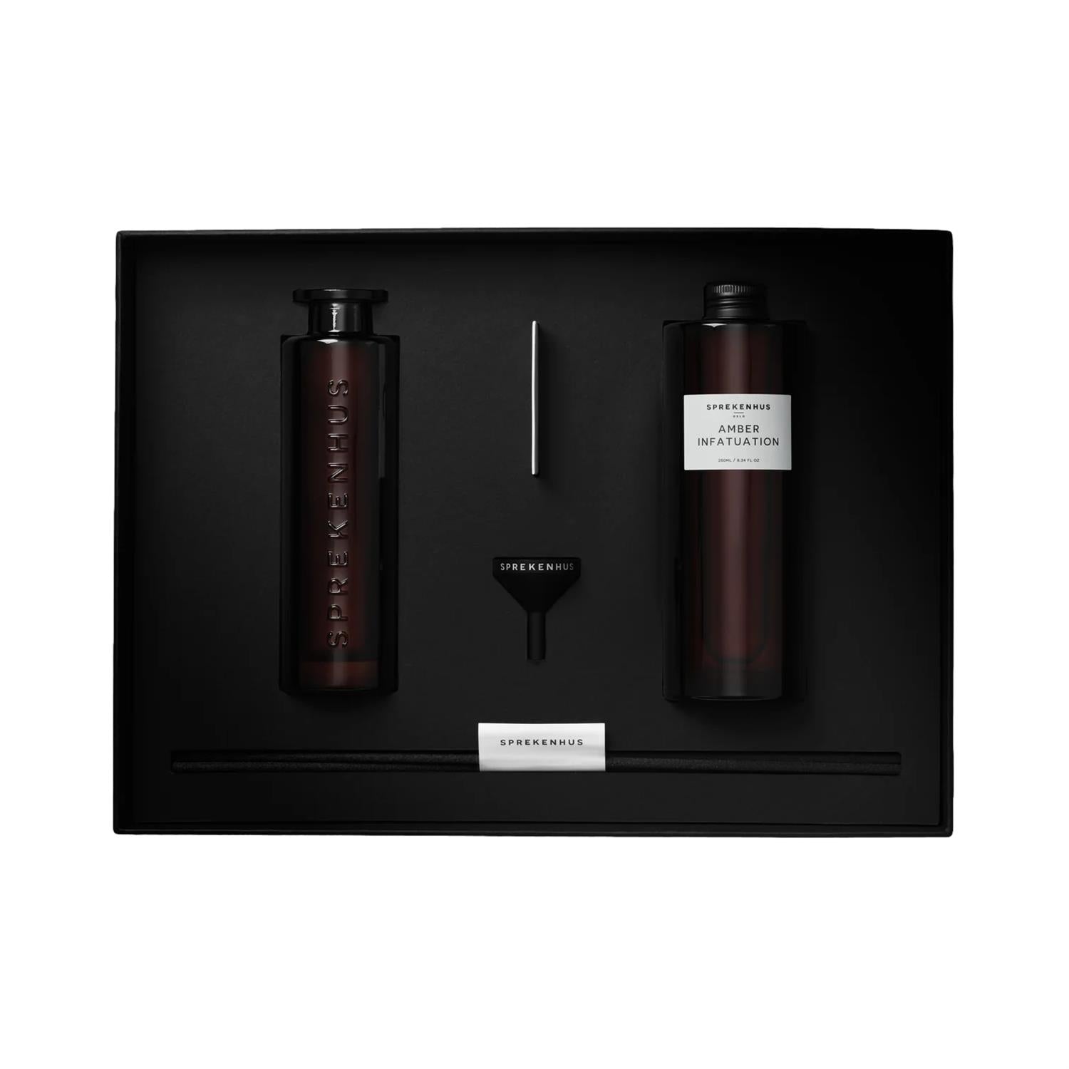 Sprekenhus Diffuser Kit 250ml - Amber Infatuation Duftpinner Hvit - modostore.no