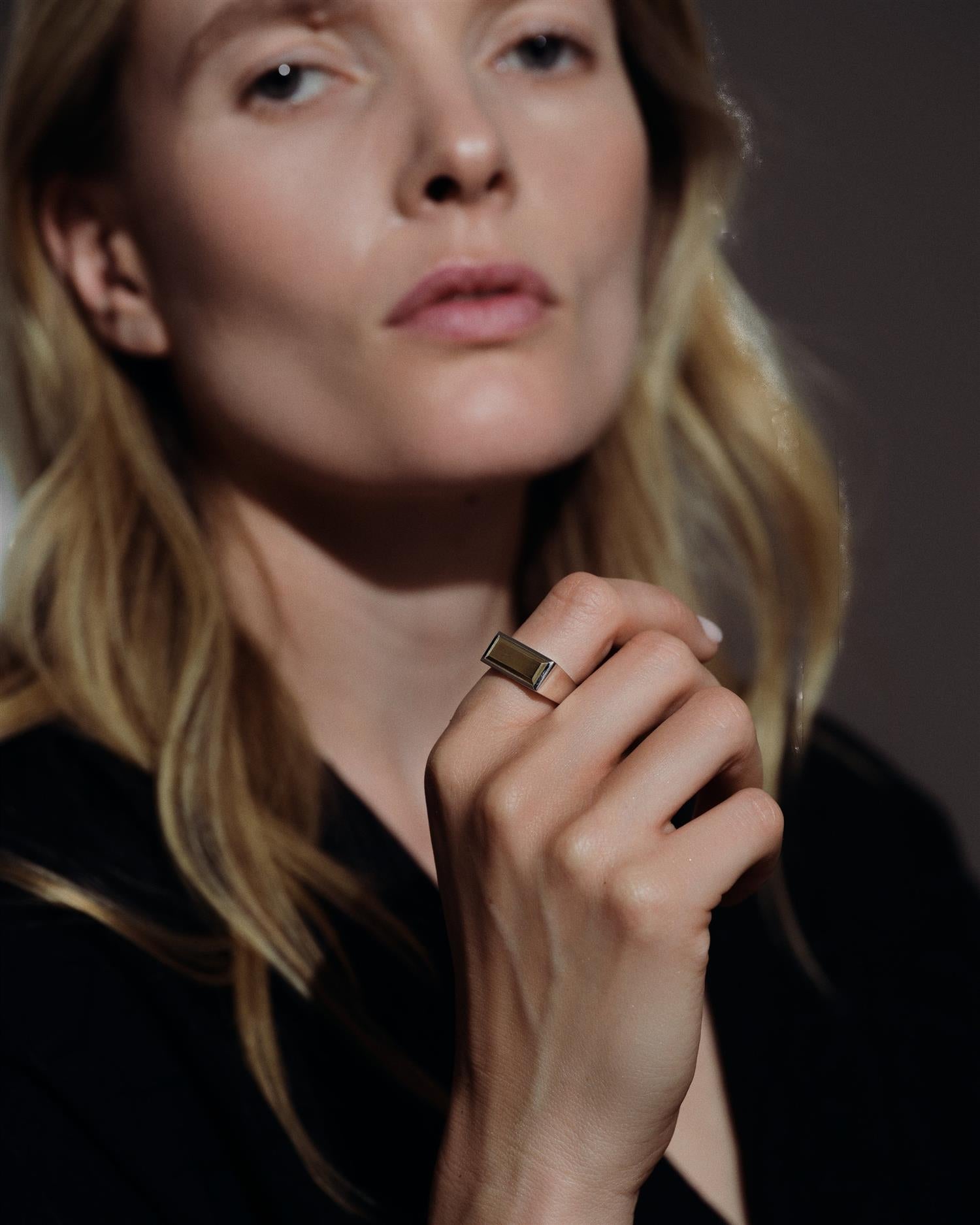 Tom Wood Peaky Ring Gold Top Ring Sølv Og Gull - modostore.no