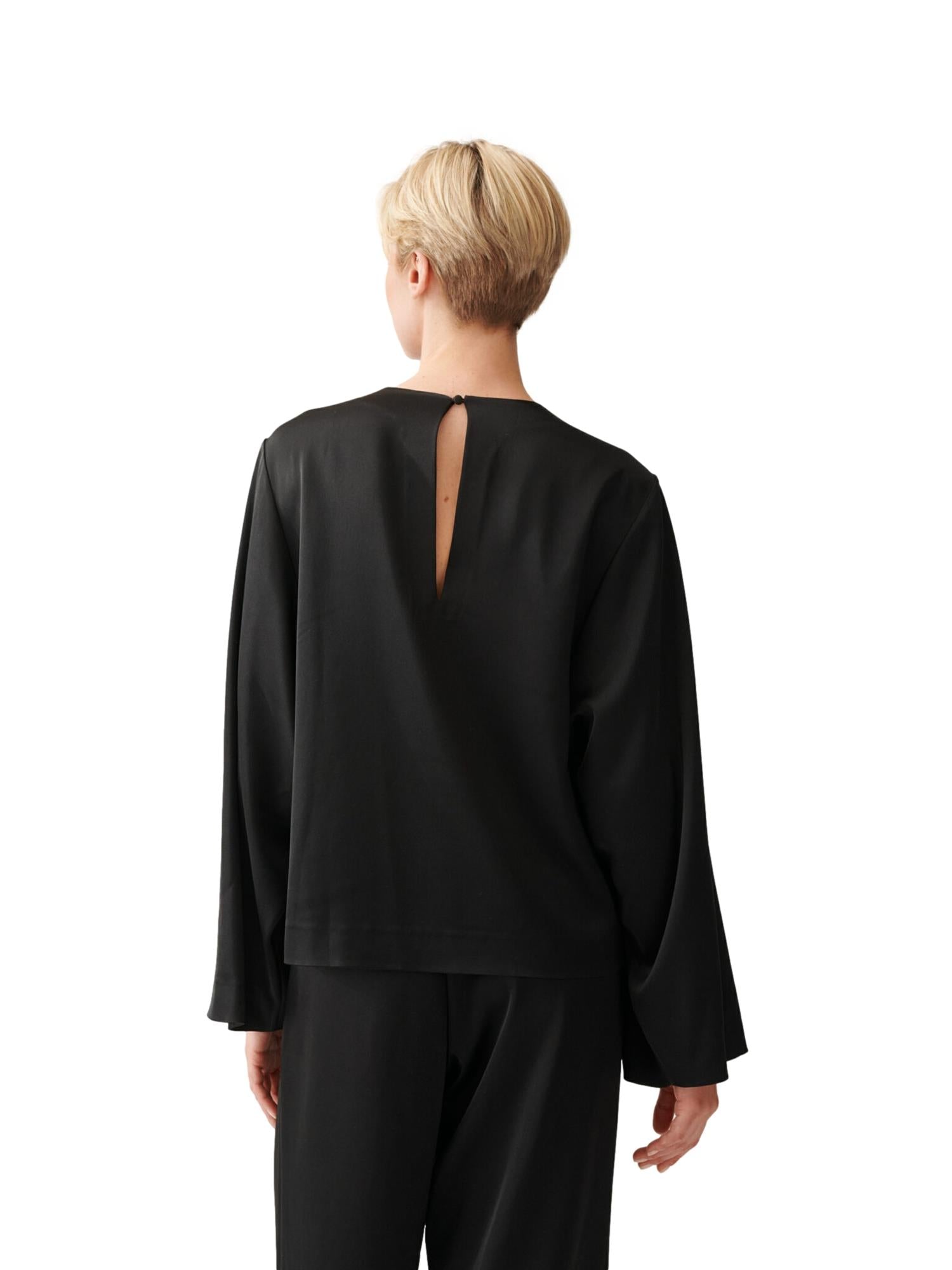 Julie Josephine Satin Bell Sleeve Blouse Skjorte Sort - modostore.no