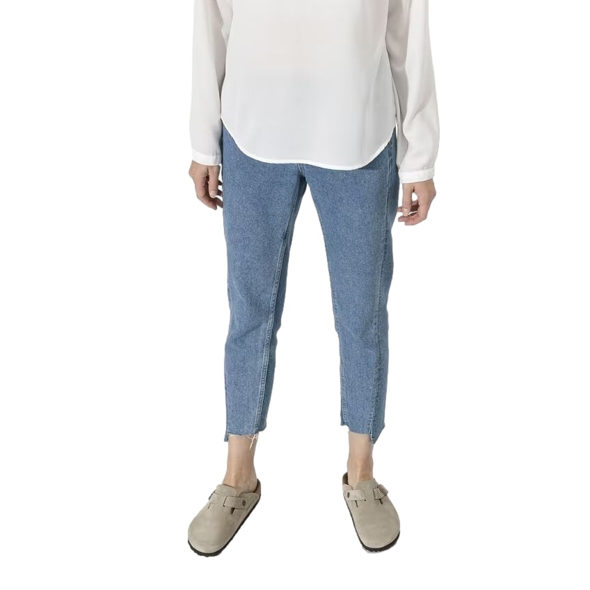 Birkenstock Boston suede sko i taupe med lukket design og komfortabel såle, vist i naturtro farge og tekstur.
