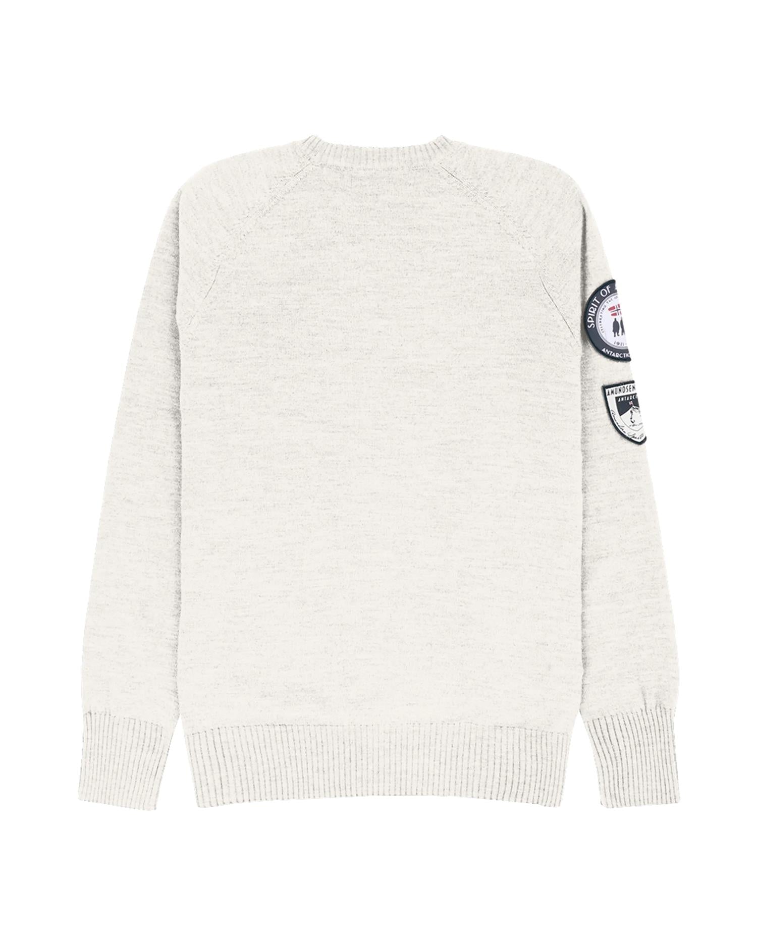 Amundsen kvinnes genser med rund hals i off-white, myk og komfortabel, visualisert på modellen.