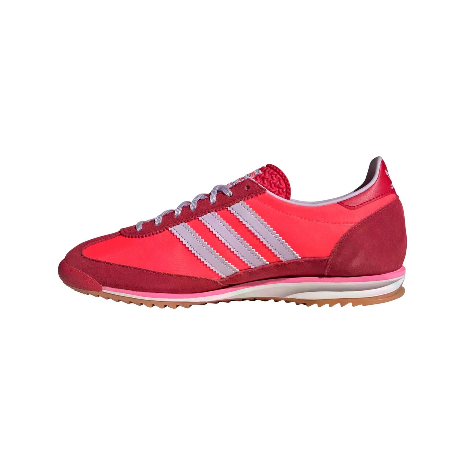 Røde Adidas SL 72 OG sko med hvite detaljer, klassisk skodesign for menn, vist på bilde.