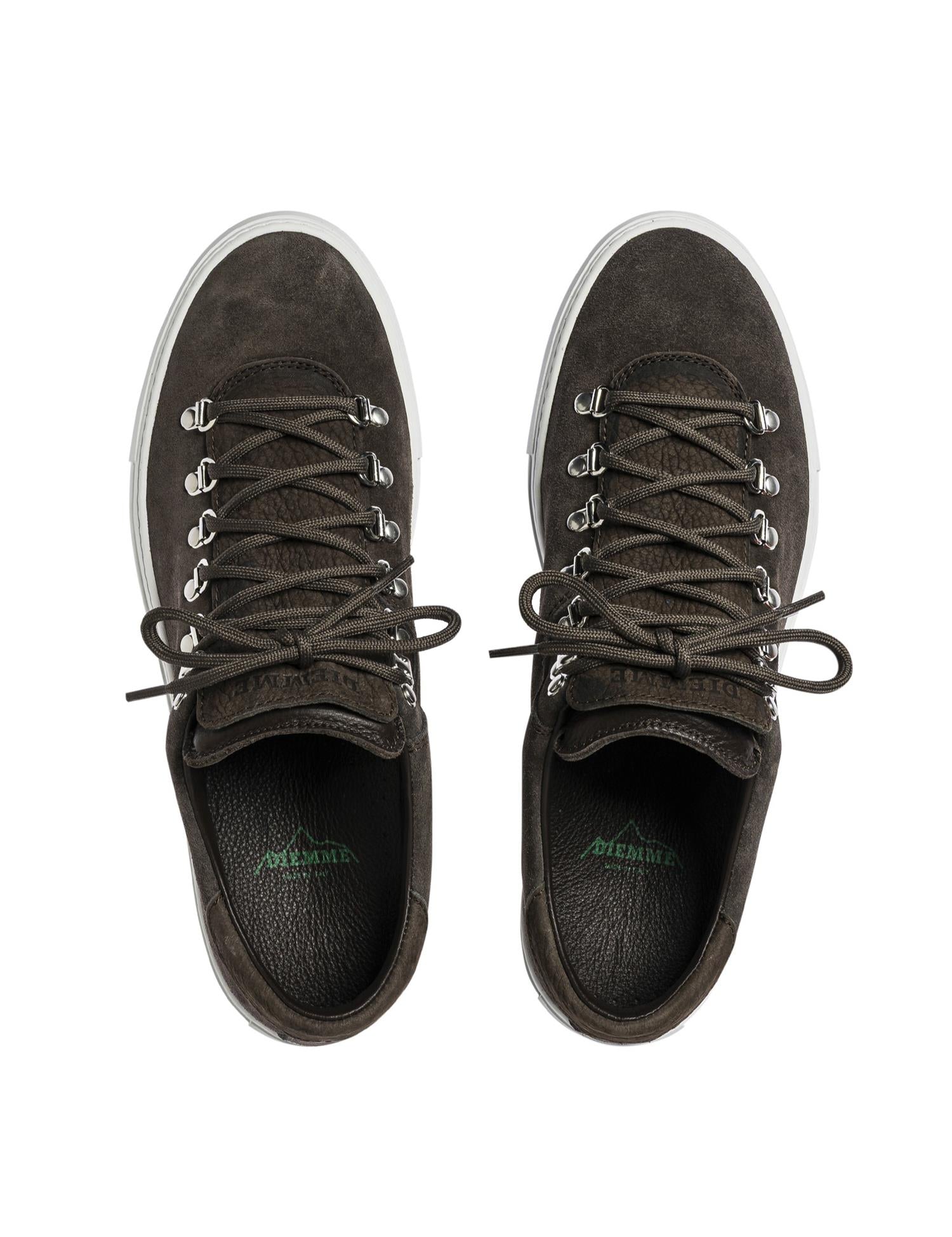 Diemme Marostica Low Suede Sko i gråbrun, lave skinnsko med myk semsket overflate og komfortabel passform.