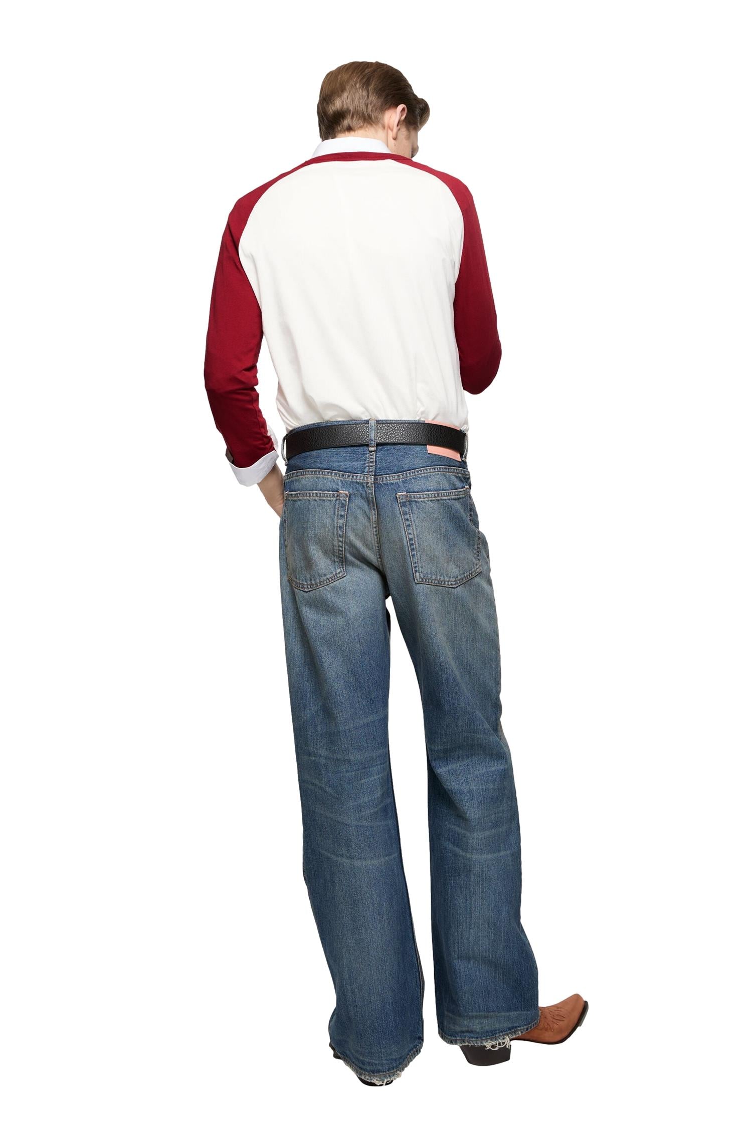 Beige og rød Acne longsleeve T-skjorte med Acne Wine grafikk, langermet, avslappet passform, for casual antrekk.
