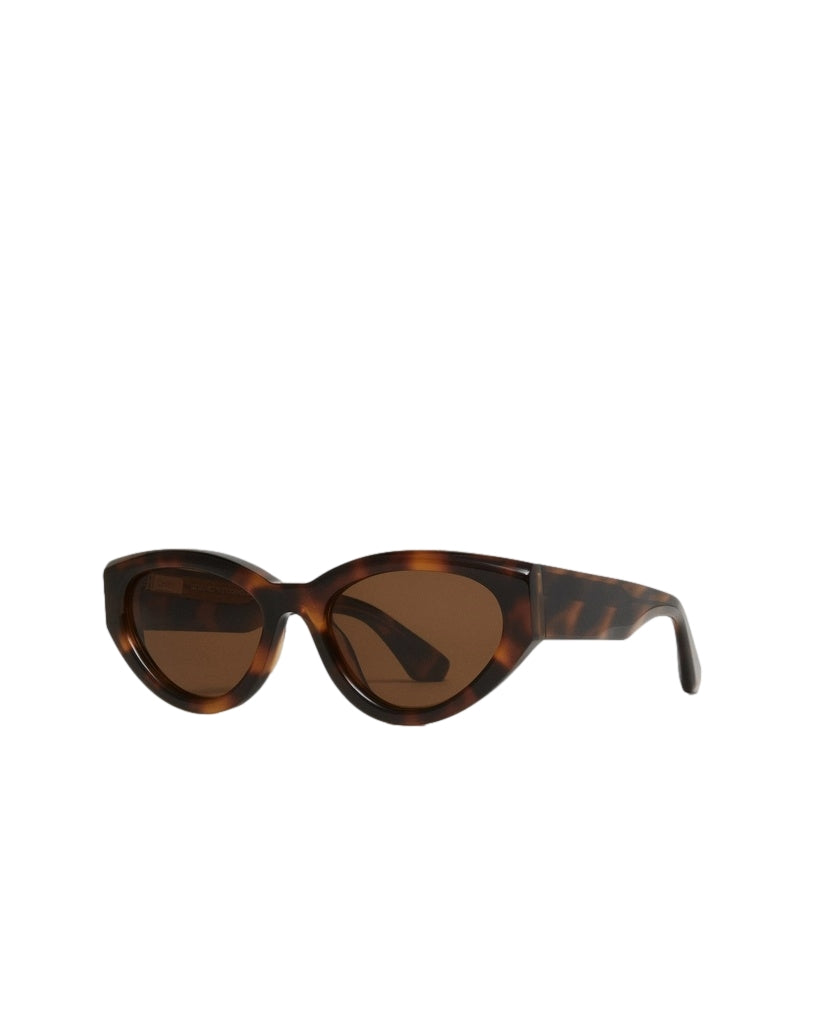 Chimi Eyewear 06 tortoise solbriller med brunt melert plastikkorps og solskjermende glass.