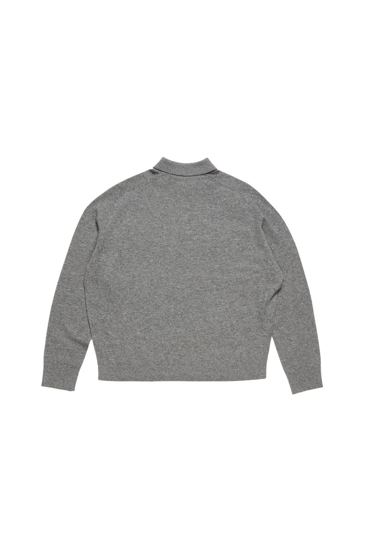 Grå Acne Wool Knit Polo-genser med rund hals og lang erm, laget av mykt ullmateriale, vist på modell.