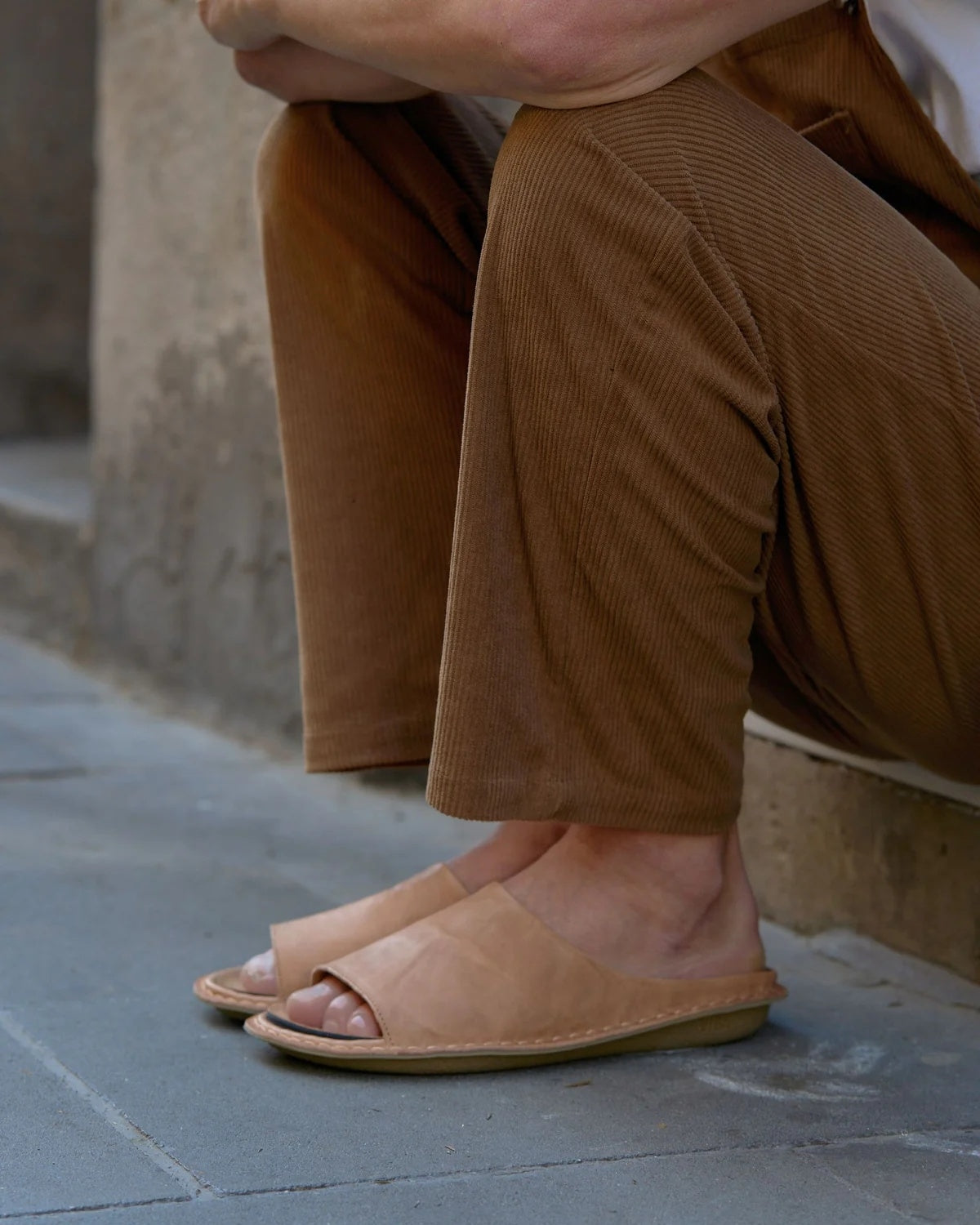 VIBAe Saint Tropez lær sko i lys brun fawn tan med komfortabel passform og elegante detaljer, synlig i bildet.