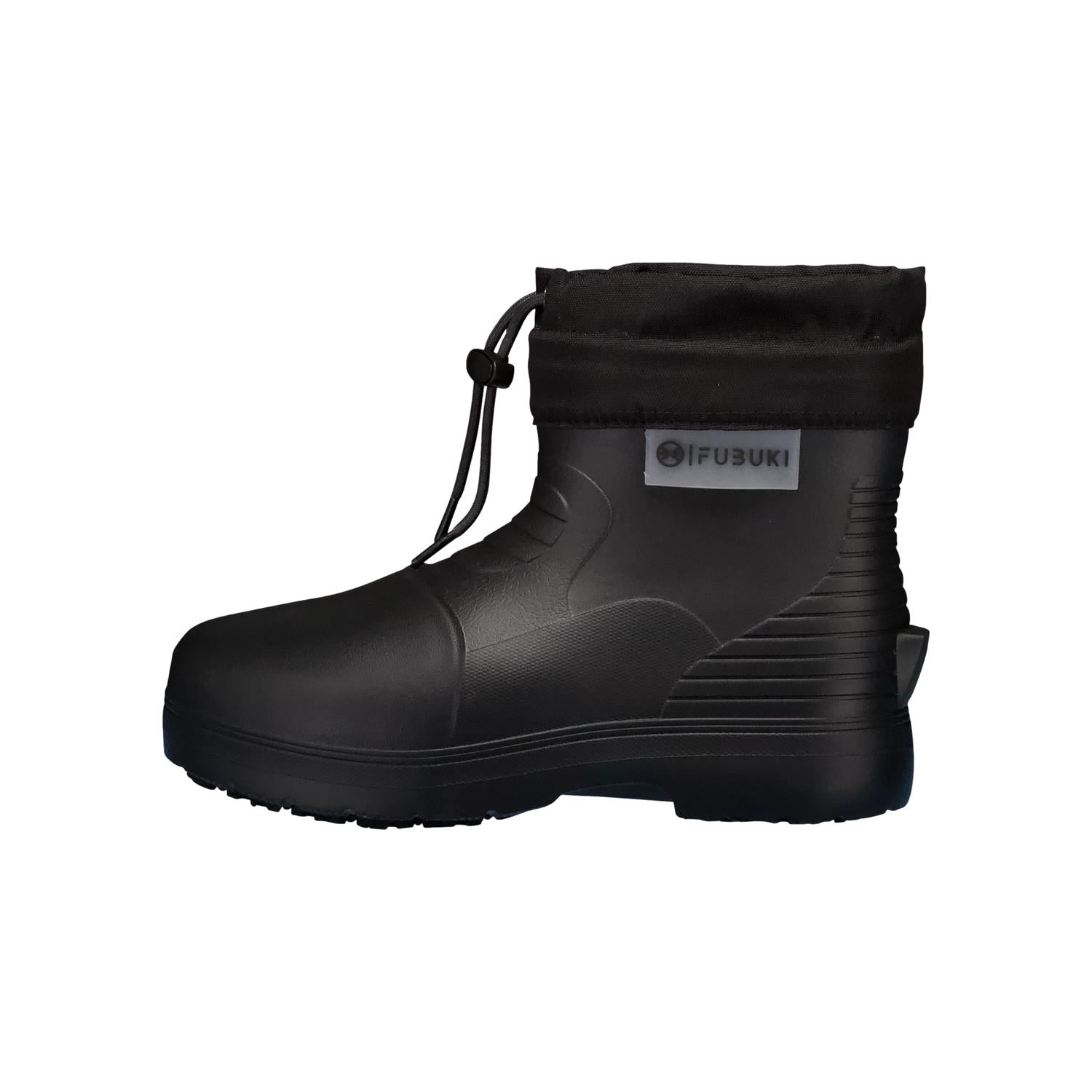 Fubuki NISEKO 3.0 LOW sorte sko med lave design, komfortable og stilige sneakers for daglig bruk.