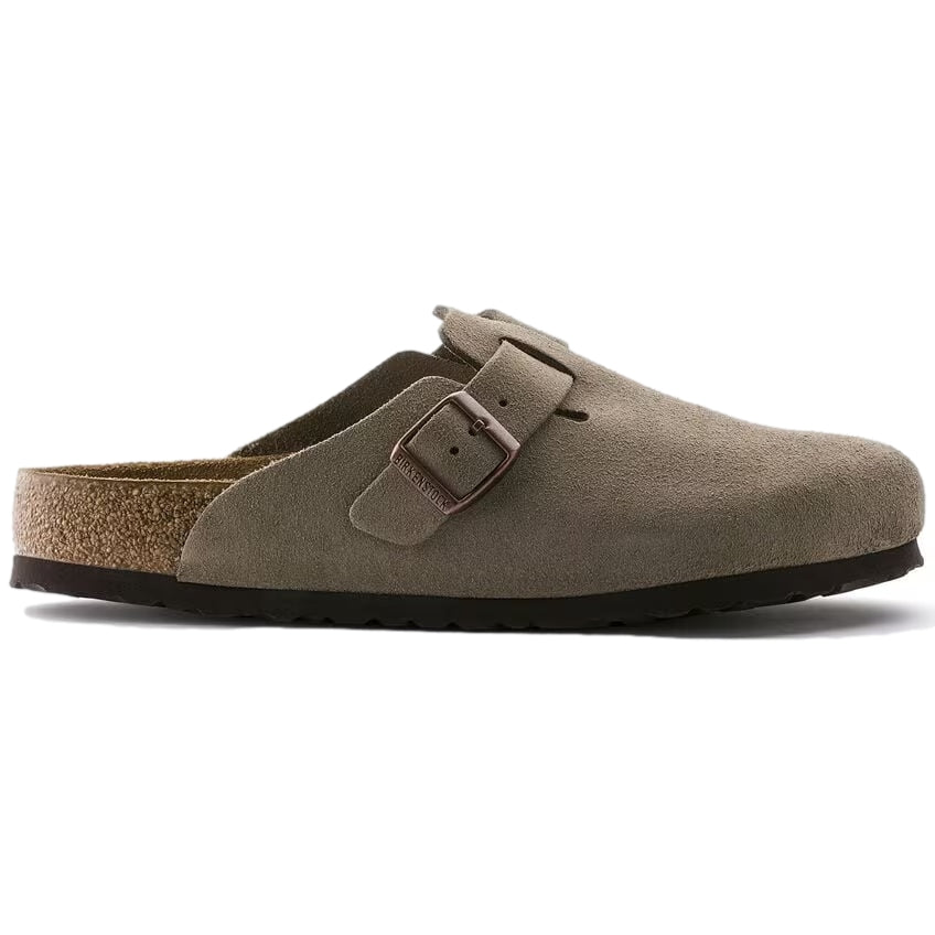 Birkenstock Boston suede taupe sko med komfortable design og justerbare remmer, viste på bilde.