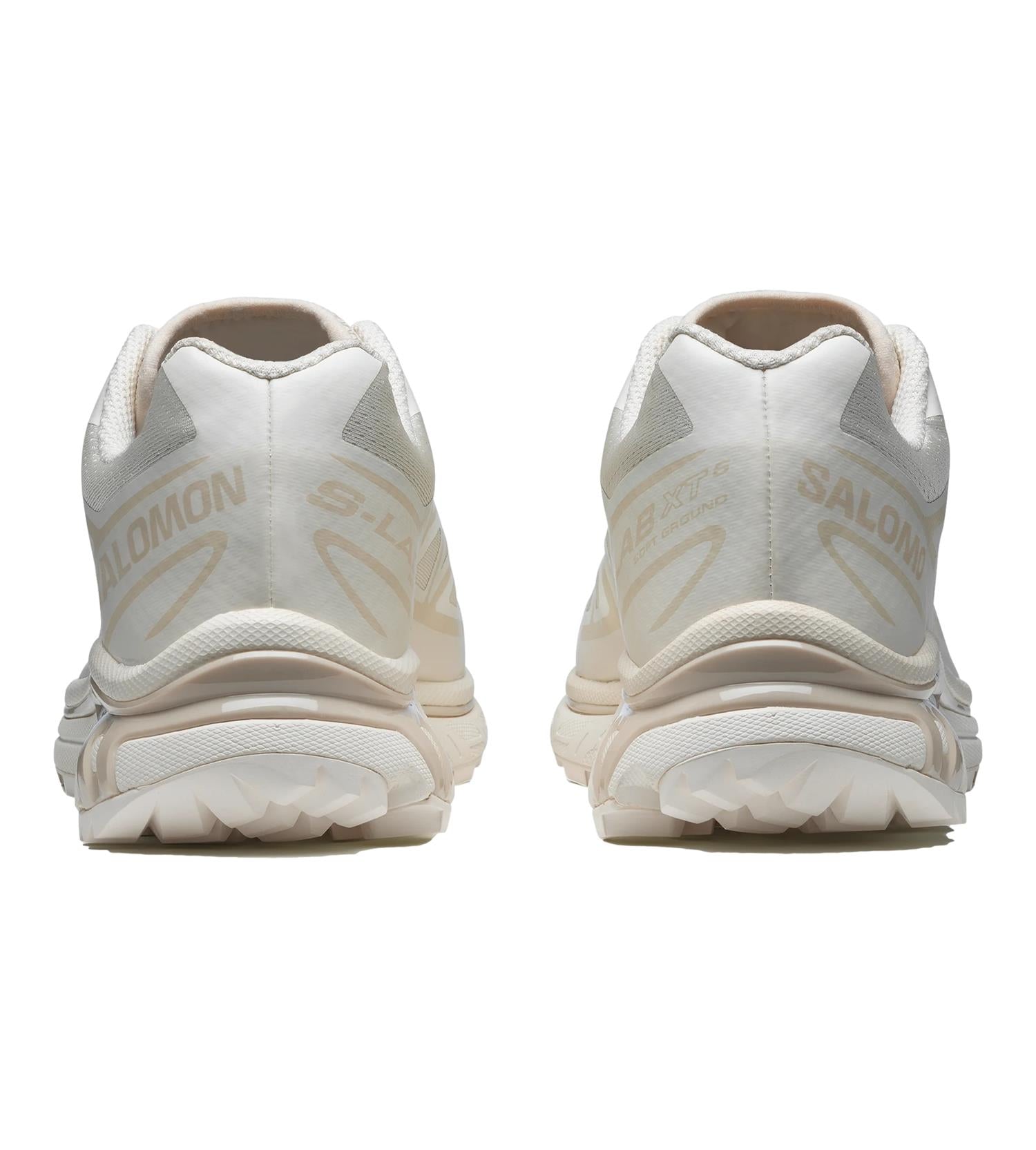 Salomon XT-6 sneakers i off-white med vanilje- og mandelmelknyanser, synlig med detaljerte skostrukturer og liss.