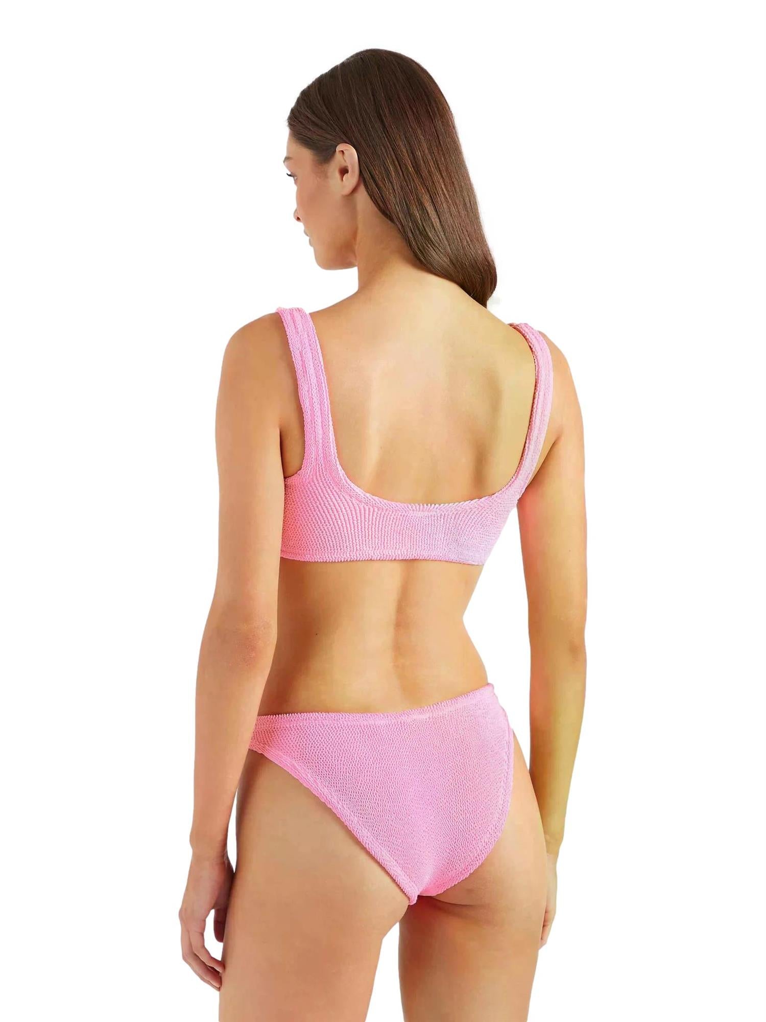 Hunza G Xandra rosa bikini med bubblegumfarge, myk og elastisk badetøy i skimrende materiale, perfekt for stranden.