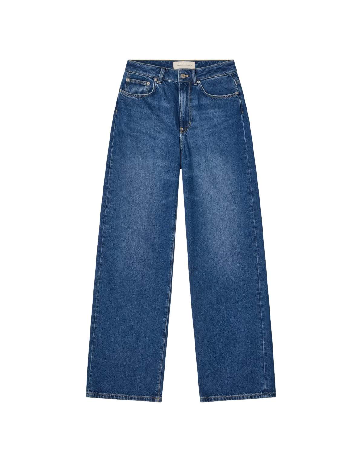Blå Jeanerica Belem Vintage 62 jeans, vises på modell, med klassisk passform og slitestyrke, i naturlig lys.